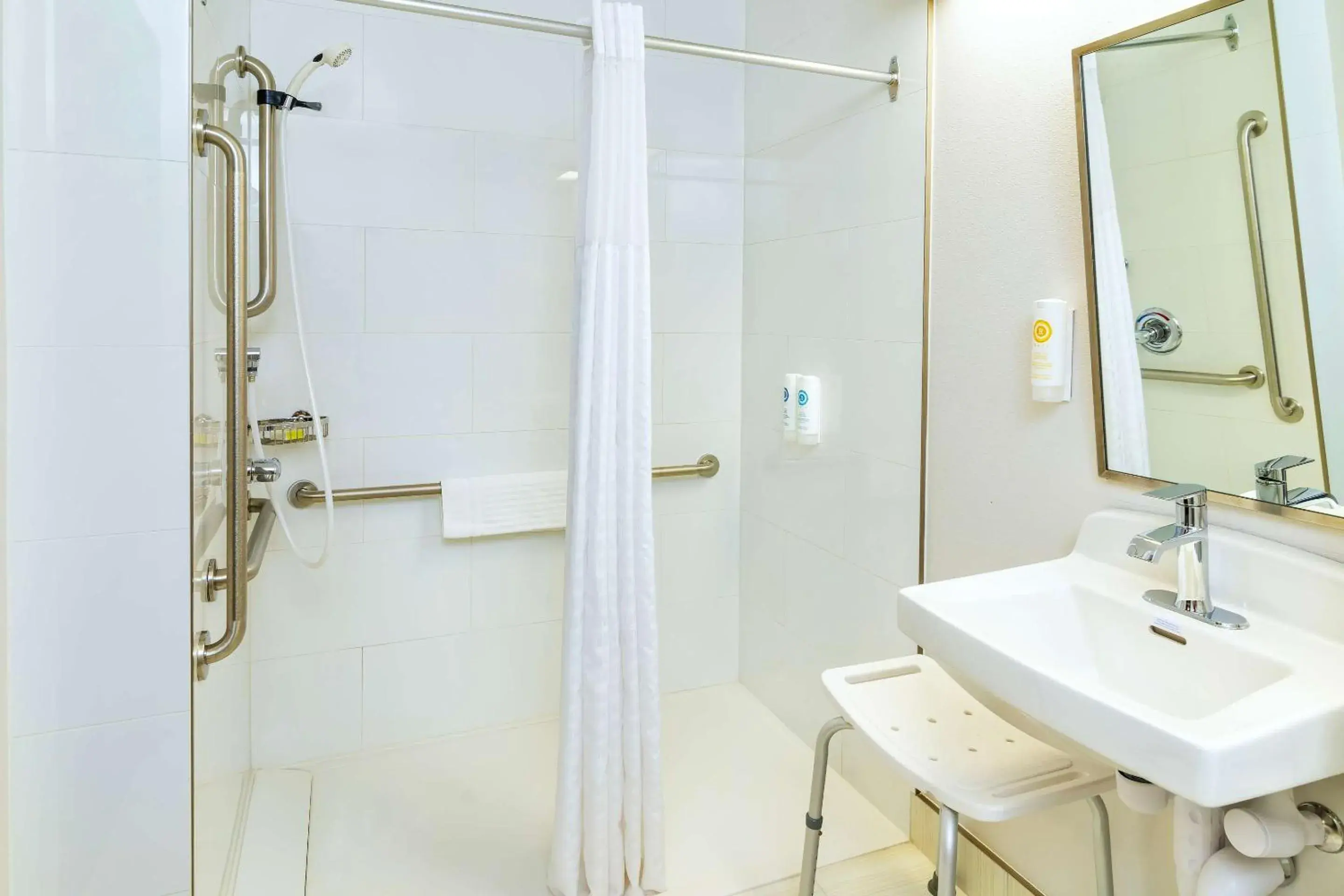 Bedroom in Comfort Inn & Suites Bedroom in Comfort Inn & Suites