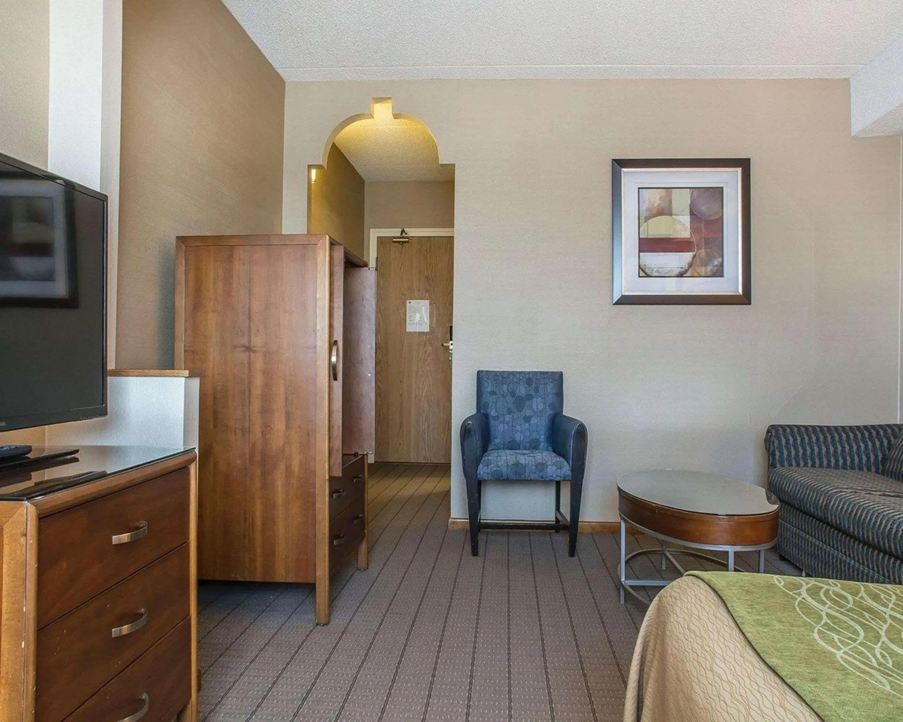 Photo of the whole room in Comfort Inn