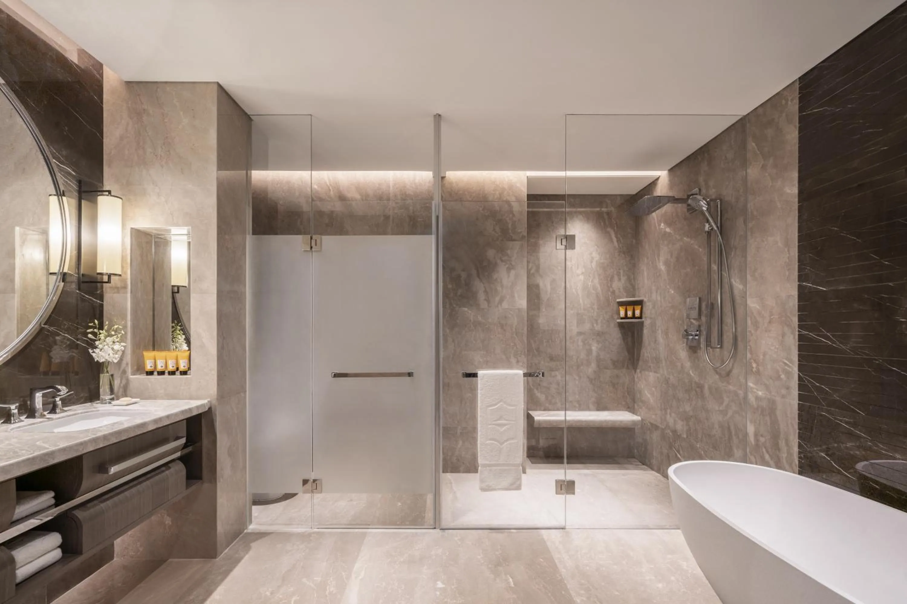 Shower in Shangri-La Yuanqu, Suzhou