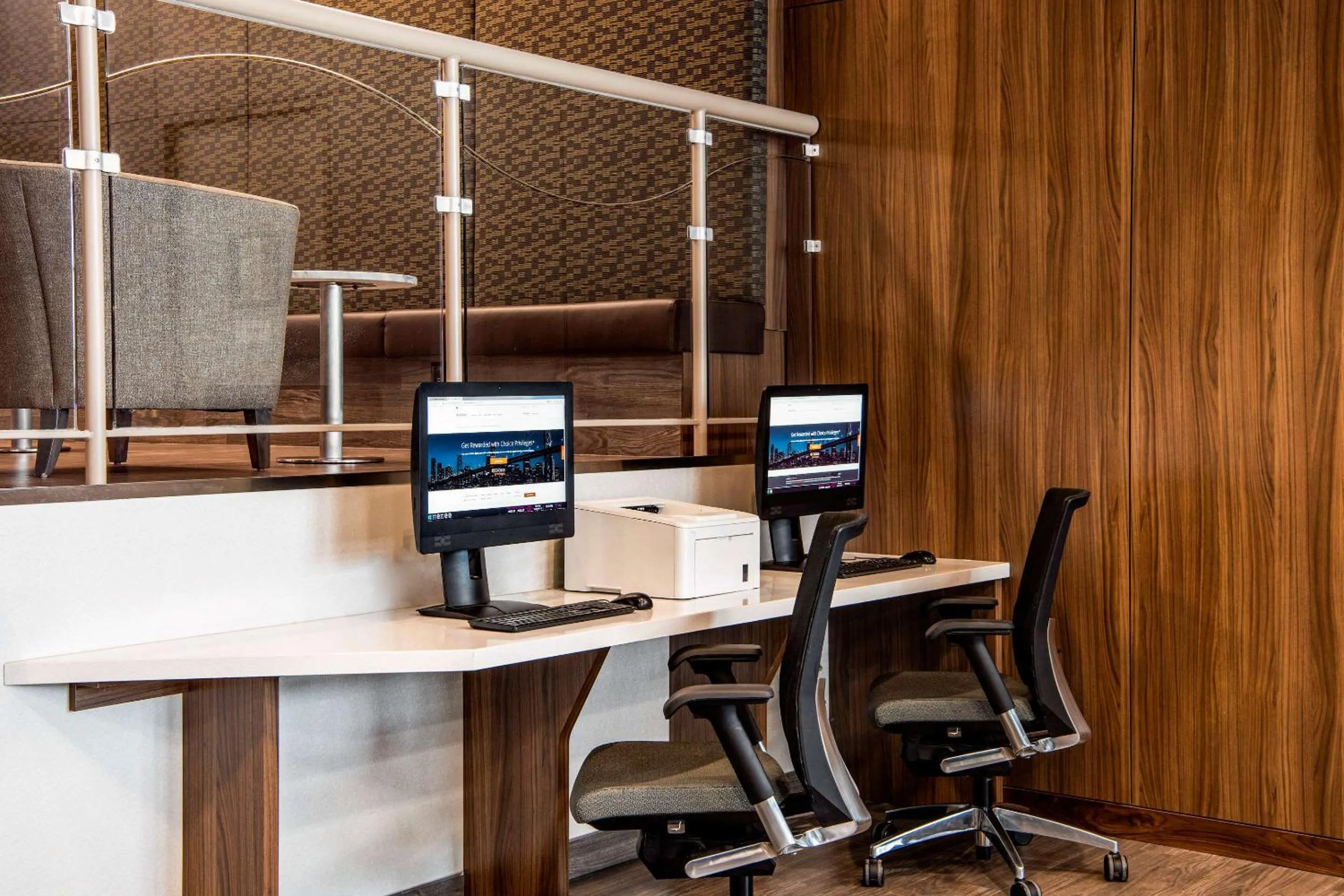 Business facilities in Clarion Hotel & Suites