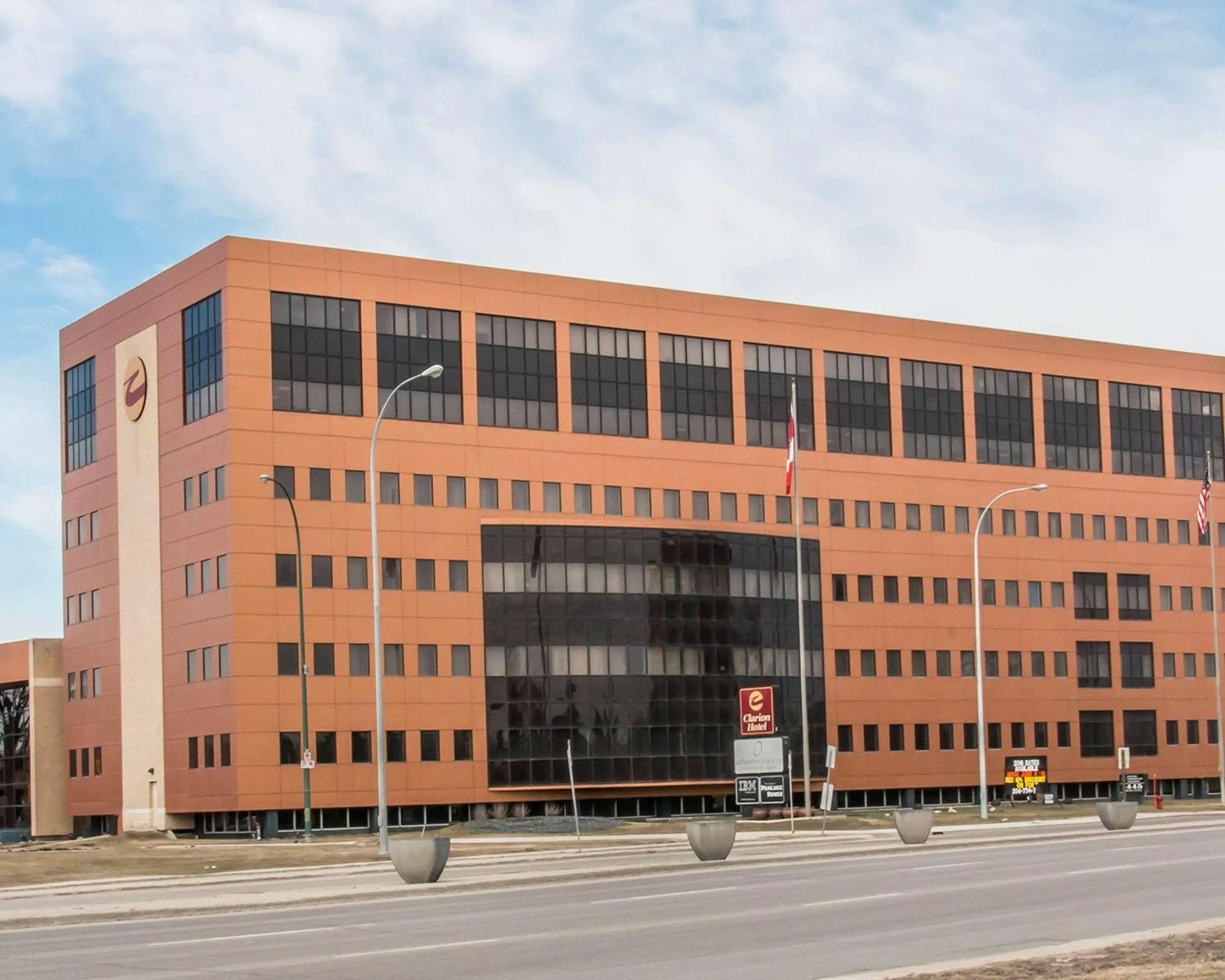 Property Building in Clarion Hotel & Suites