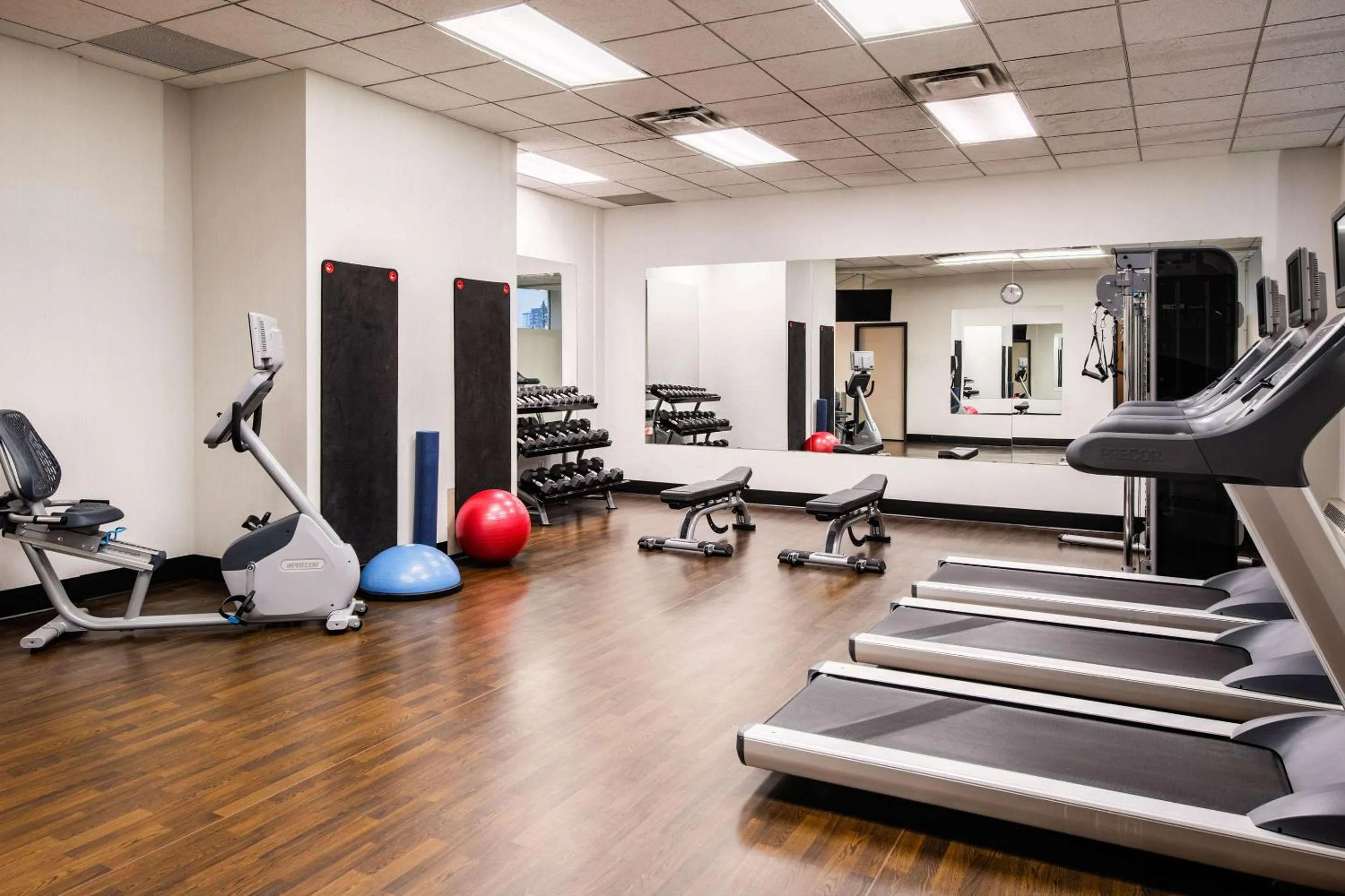 Fitness centre/facilities, Fitness Center/Facilities in Clarion Hotel & Suites