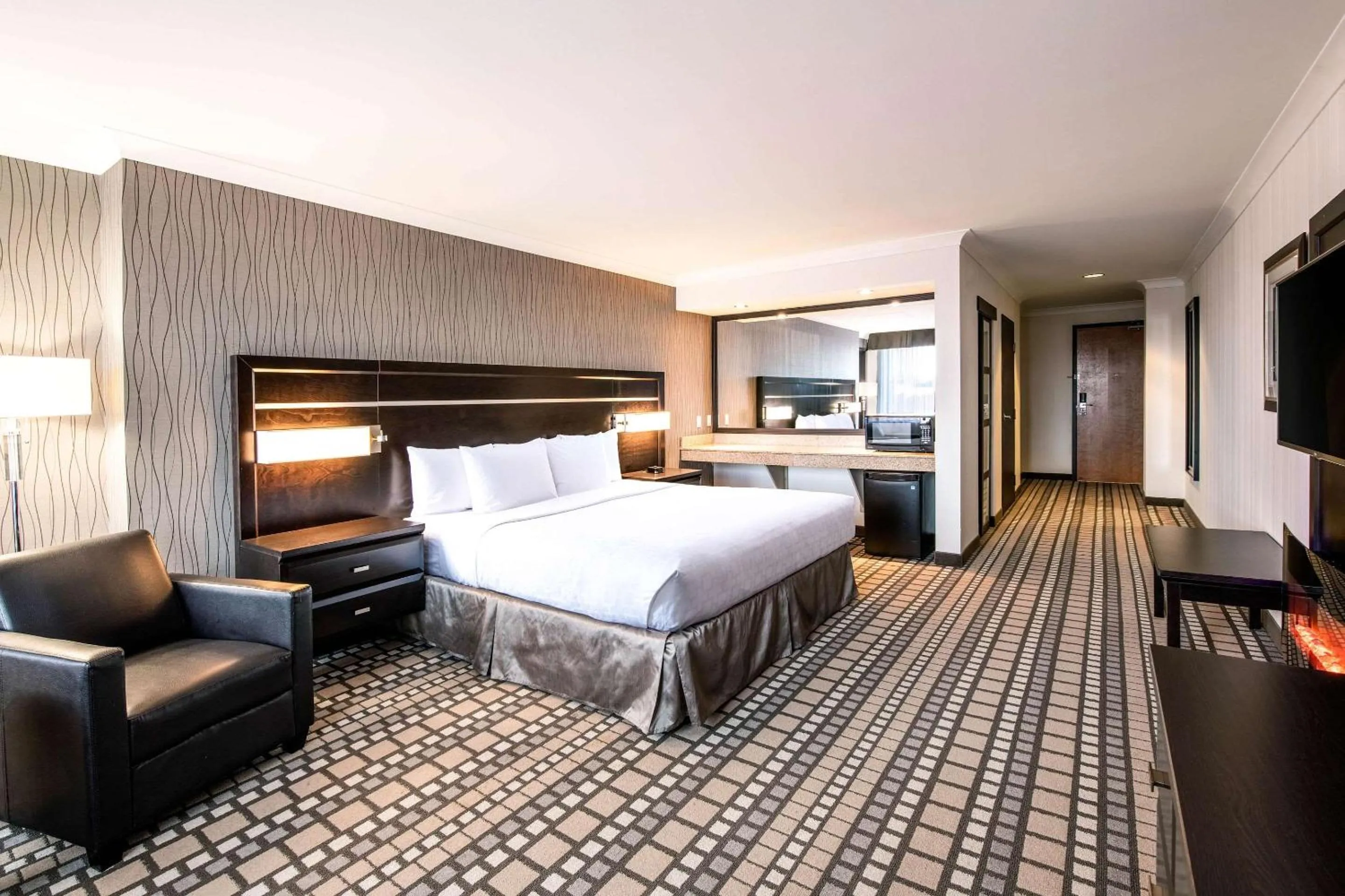 Photo of the whole room in Clarion Hotel & Suites