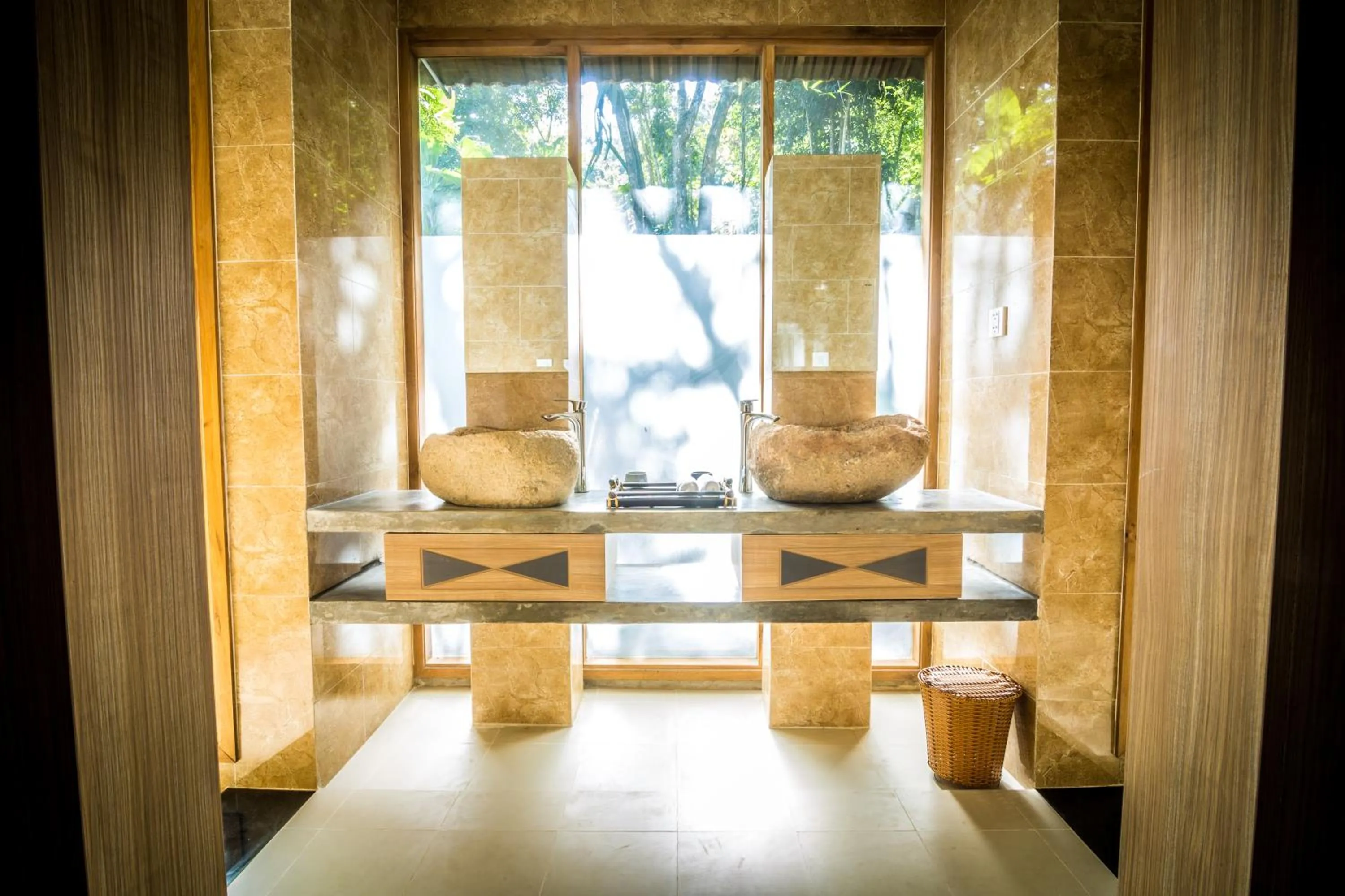 Shower in BaHo Eco Beat