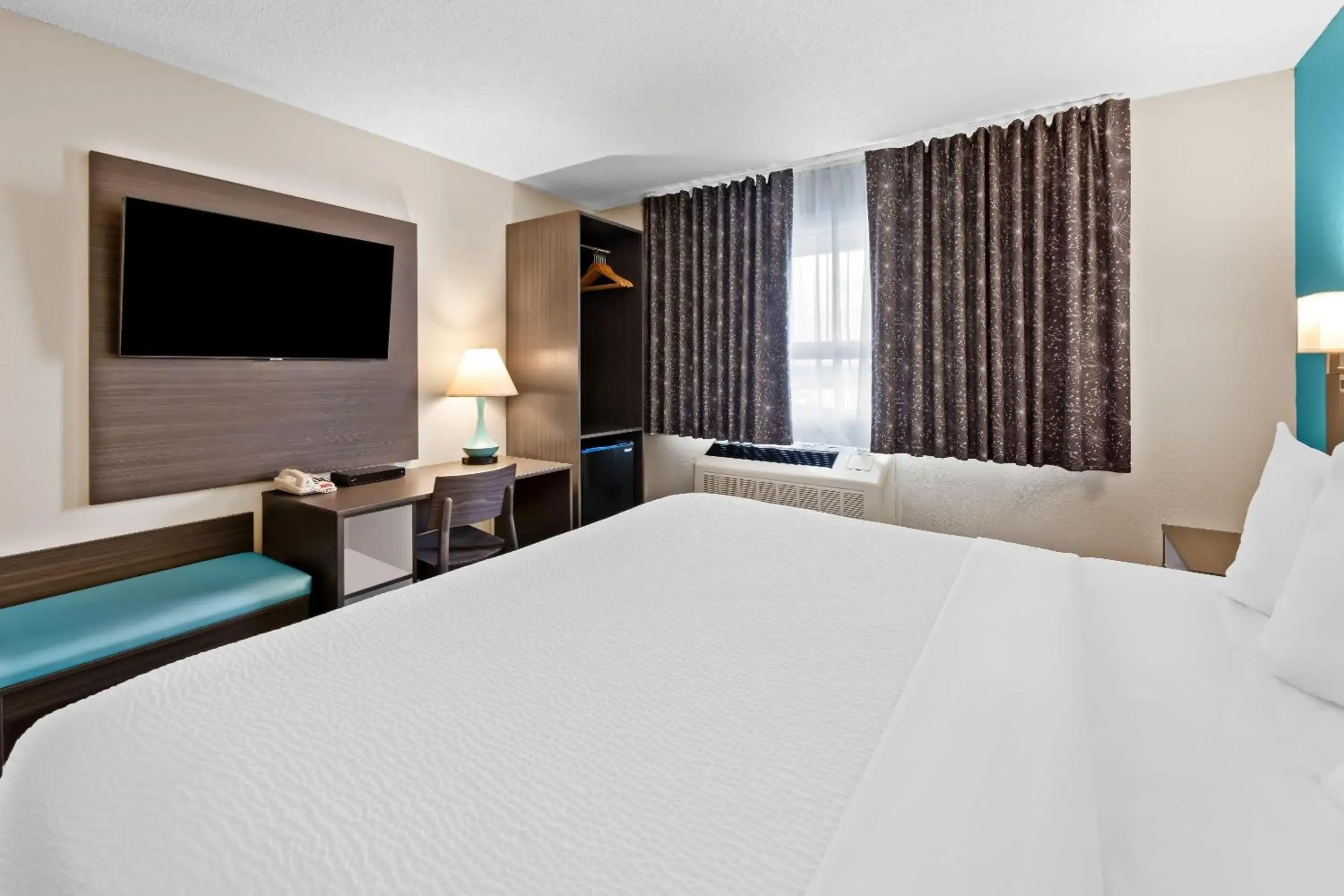 Bed in Howard Johnson by Wyndham Thunder Bay Bed in Howard Johnson by Wyndham Thunder Bay