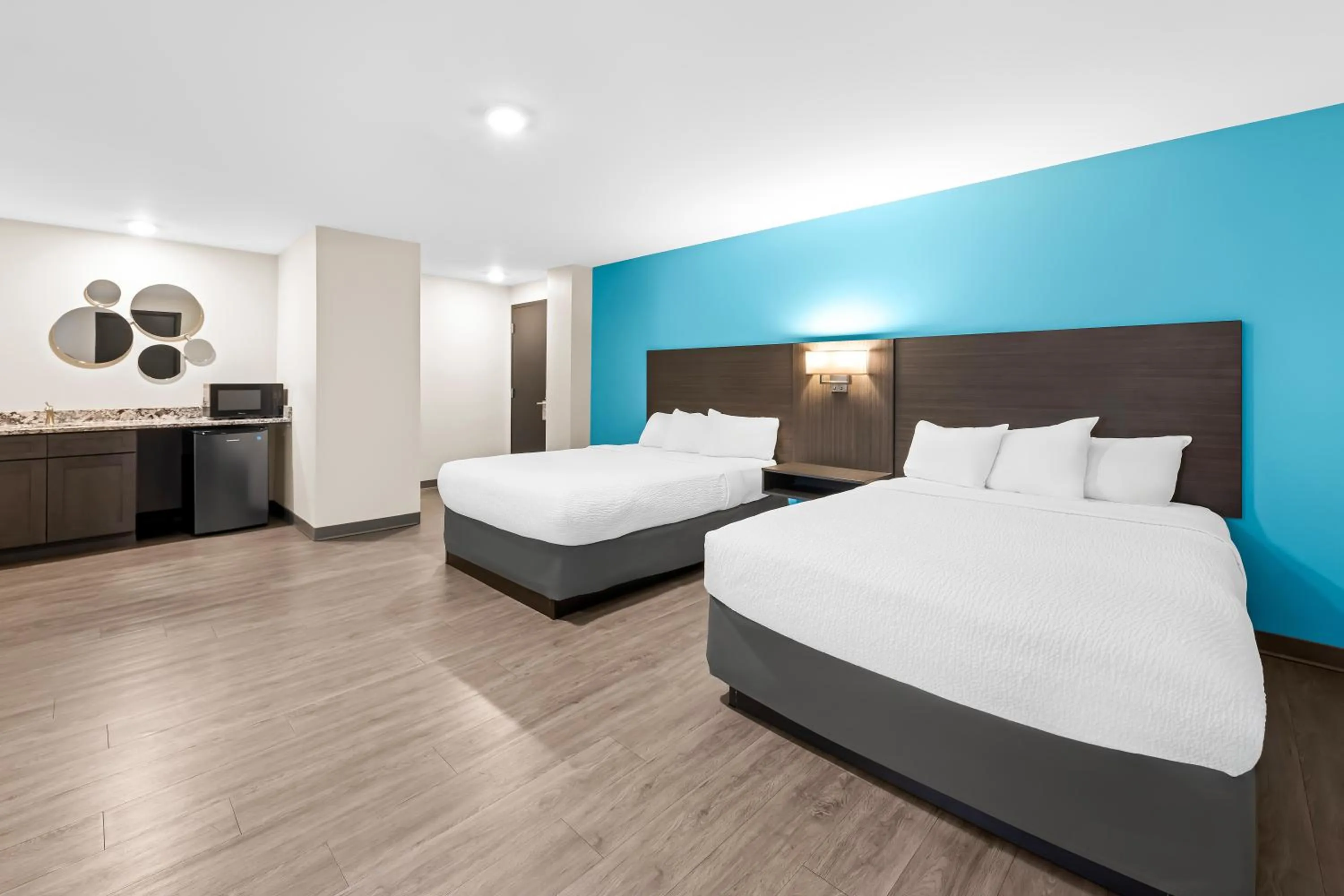 Bed in Howard Johnson by Wyndham Thunder Bay