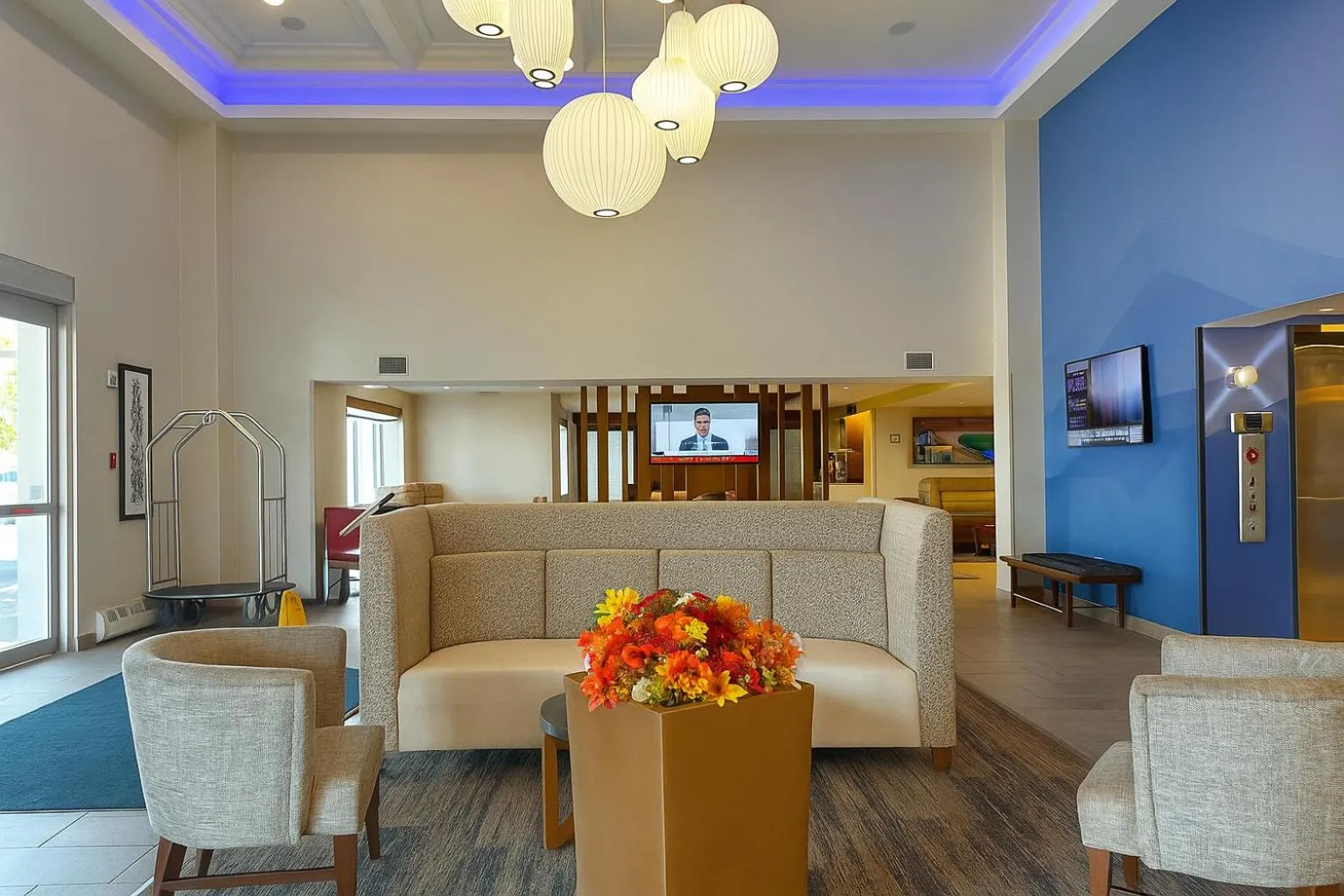 Communal lounge/ TV room in Holiday Inn Express & Suites Halifax - Bedford by IHG