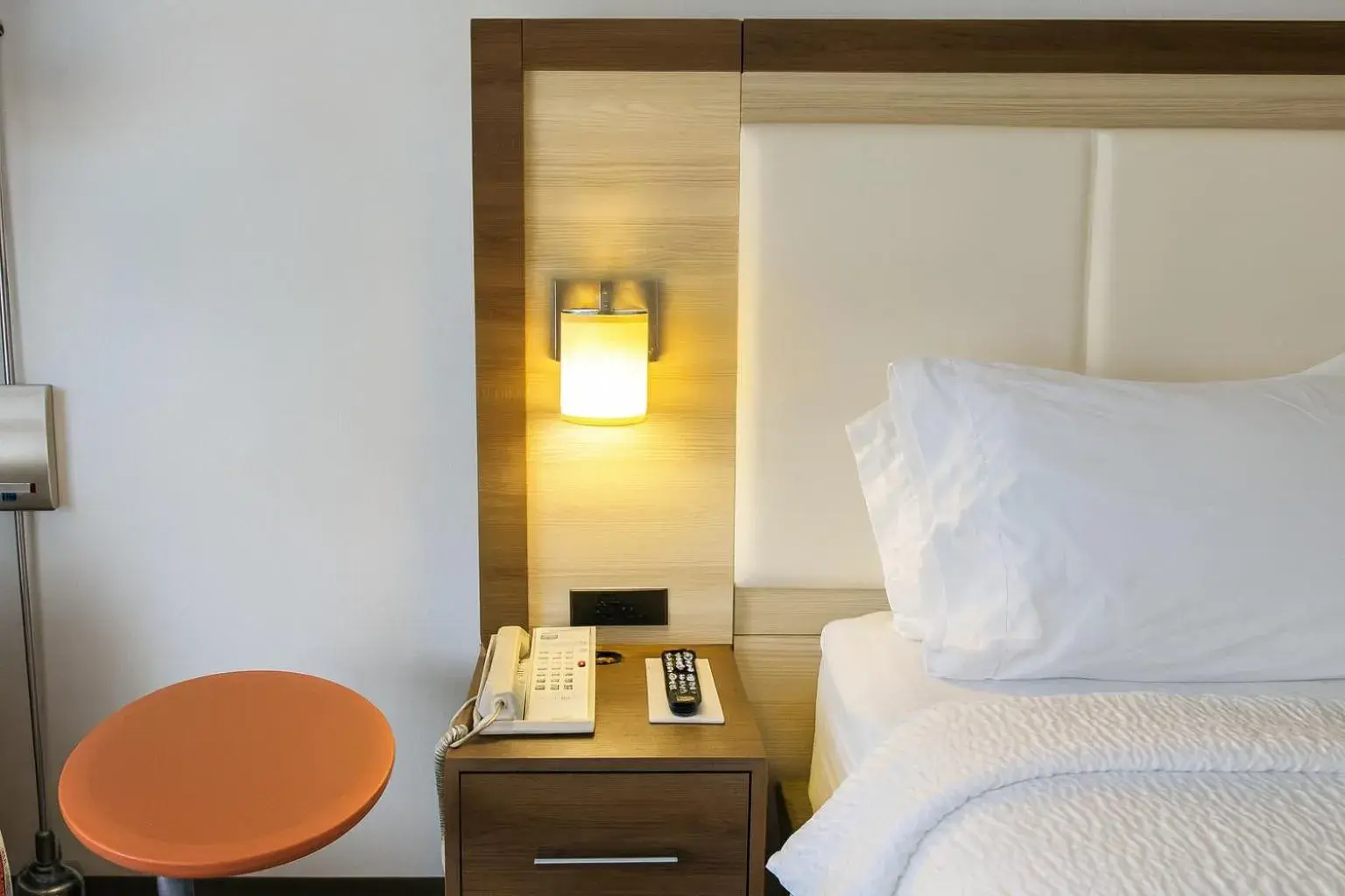 King Room - Disability Access Hearing Accessible Tub in Holiday Inn Express & Suites Halifax - Bedford by IHG King Room - Disability Access Hearing Accessible Tub in Holiday Inn Express & Suites Halifax - Bedford by IHG