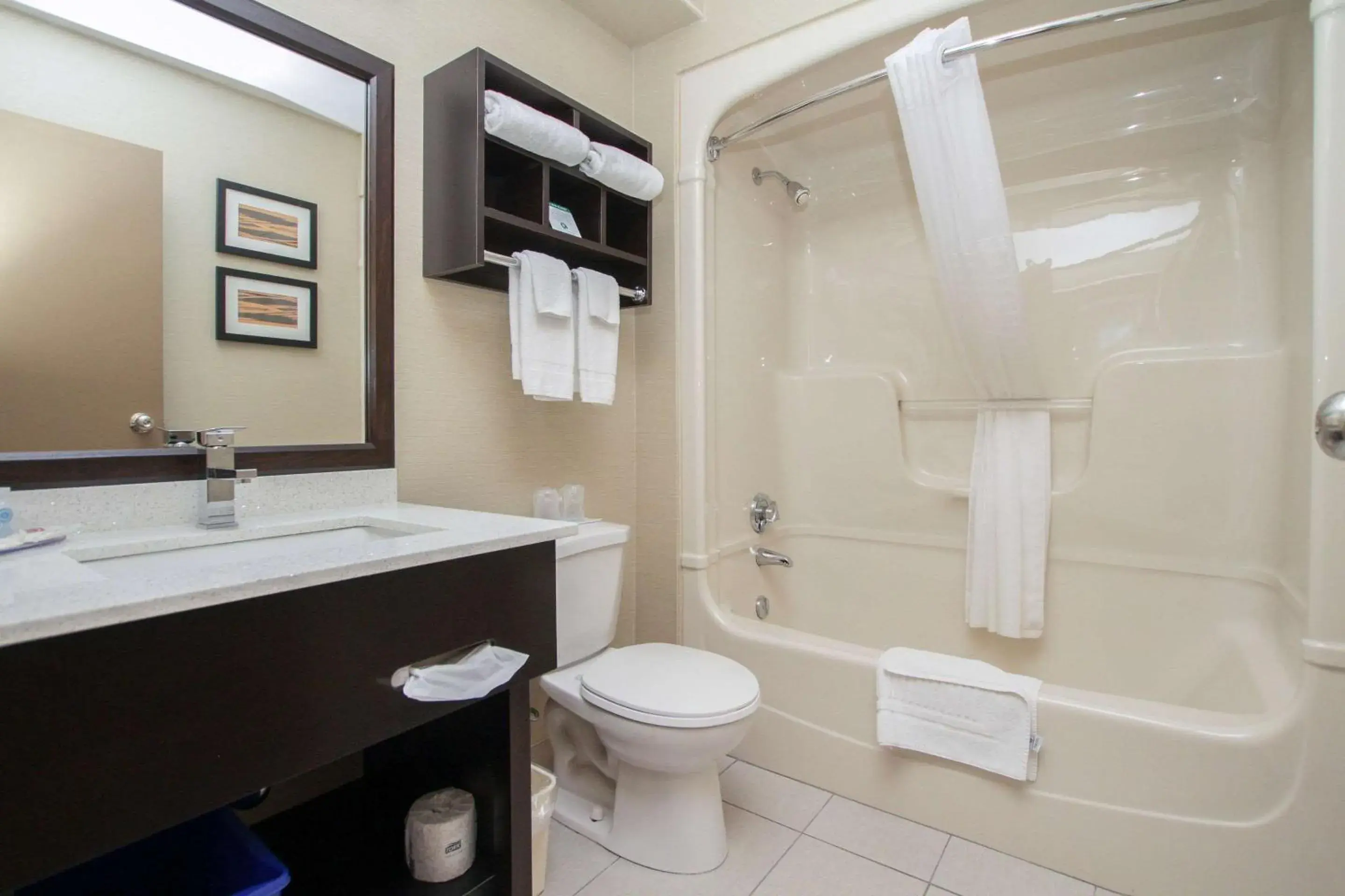 Bedroom in Comfort Inn Bedroom in Comfort Inn