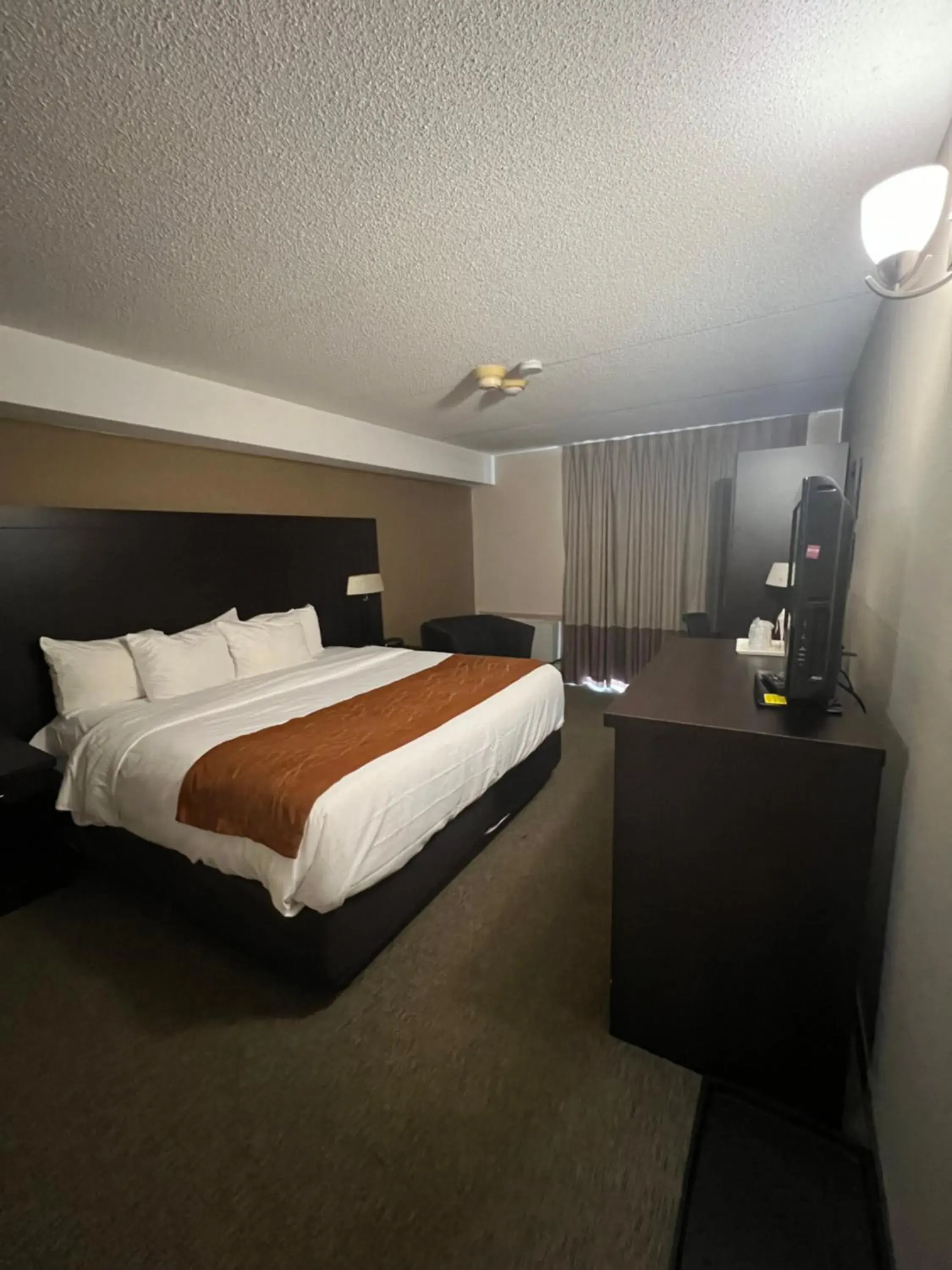 Bed in Comfort Inn Bed in Comfort Inn