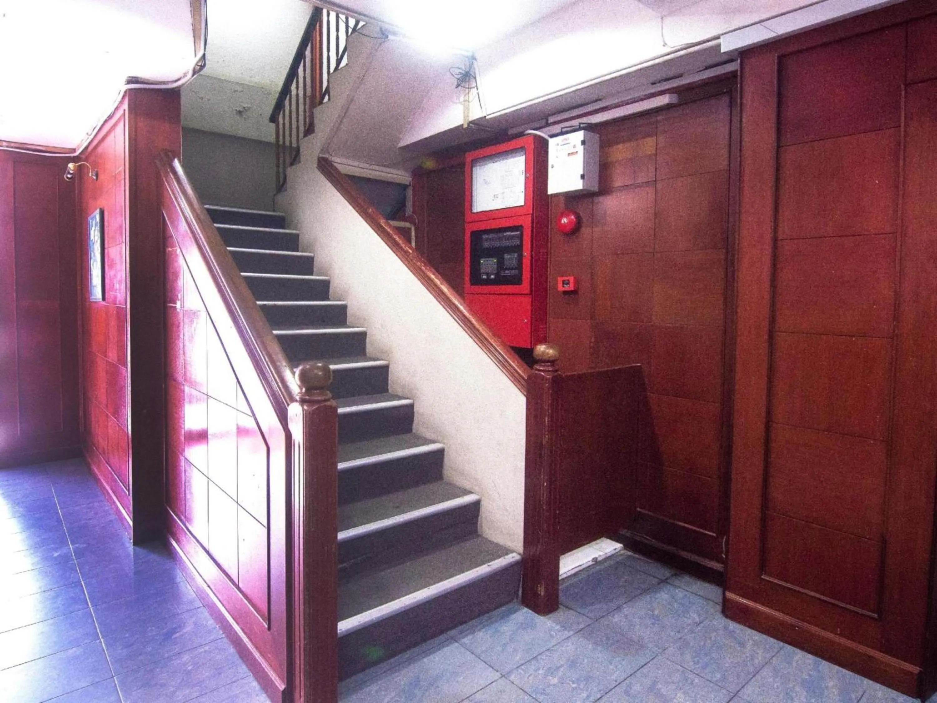 elevator in Hotel O Mayfair Hotel