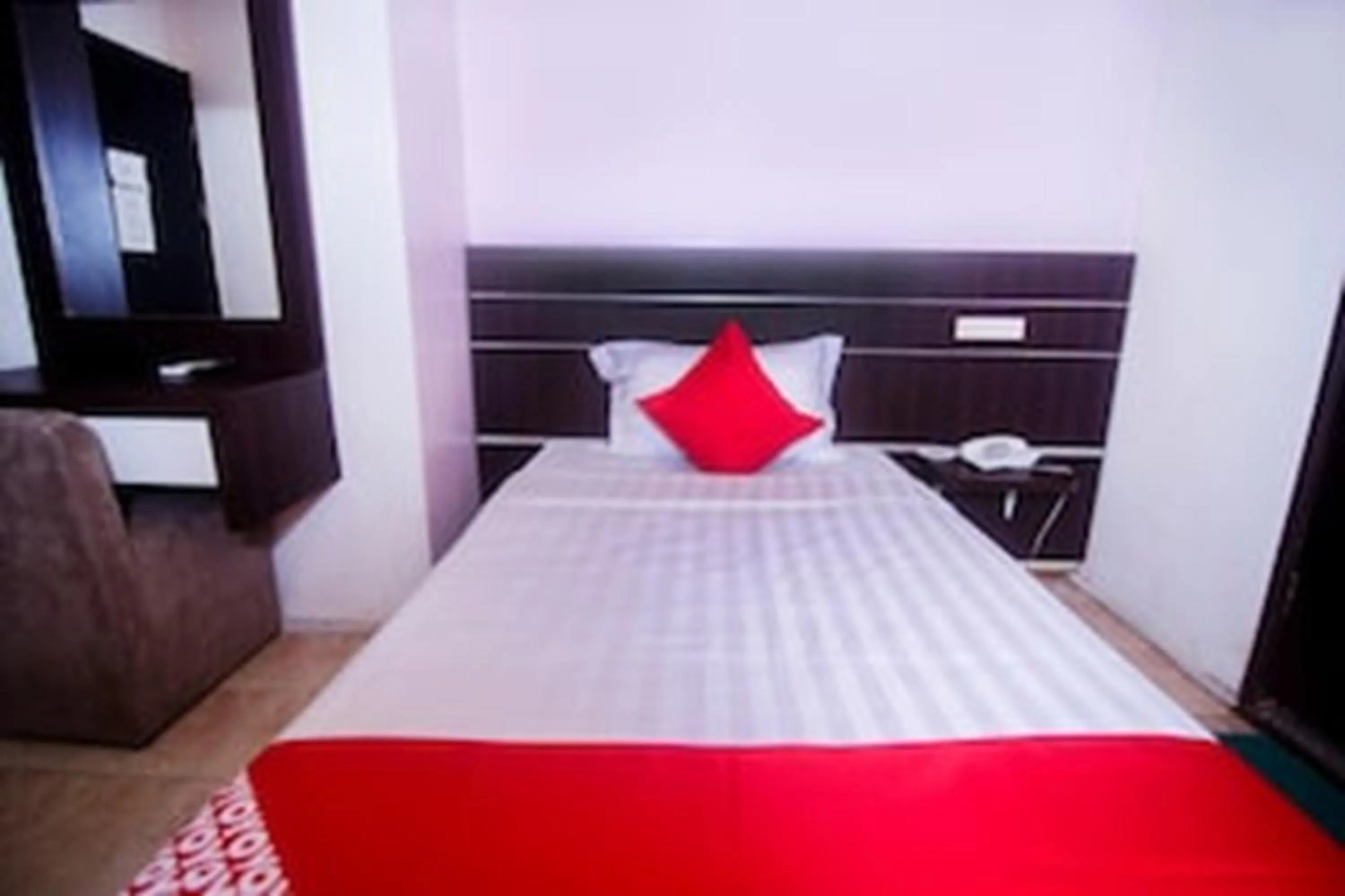 Photo of the whole room, Bed in Hotel O Mayfair Hotel