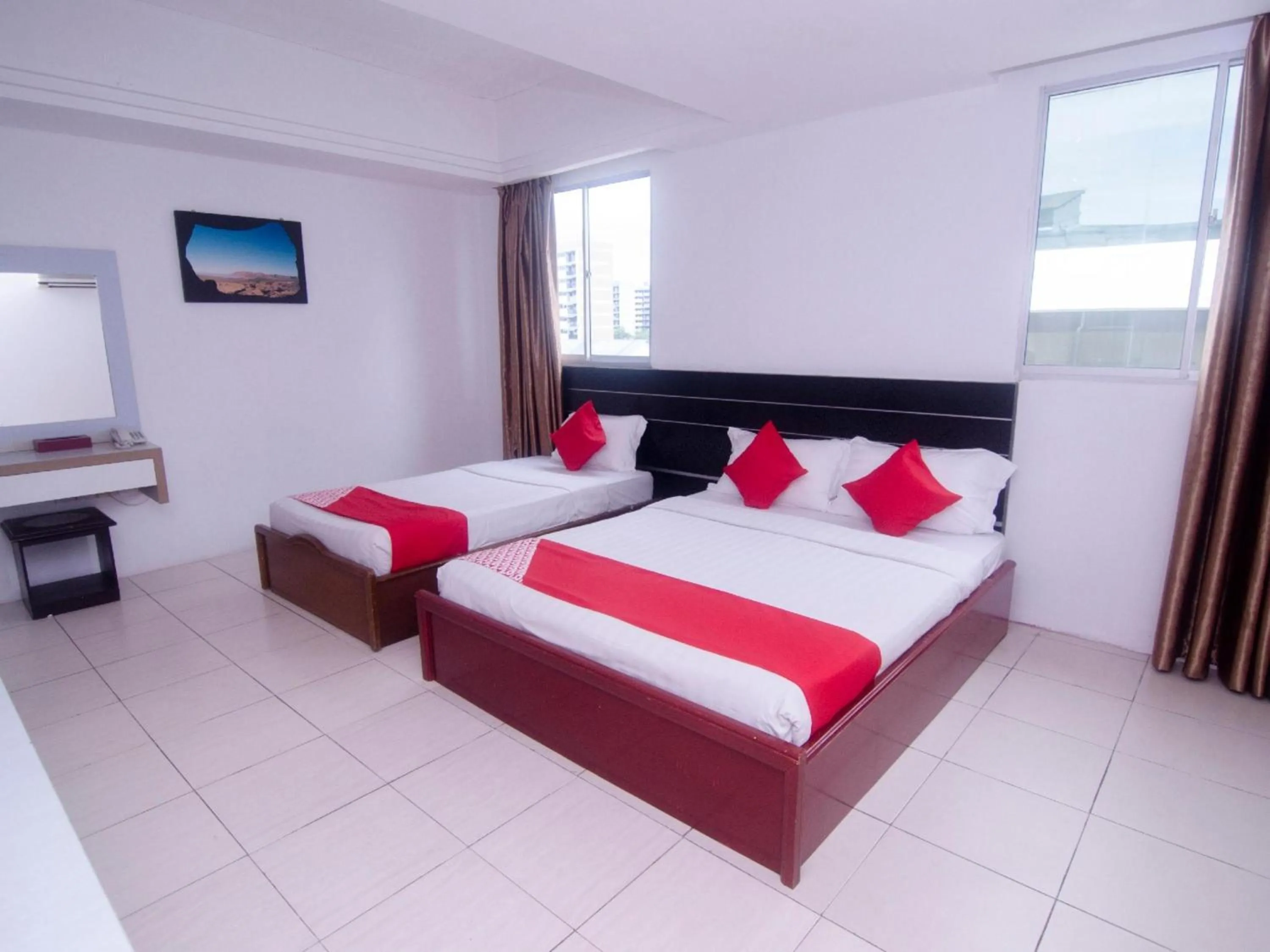 Photo of the whole room, Bed in Hotel O Mayfair Hotel