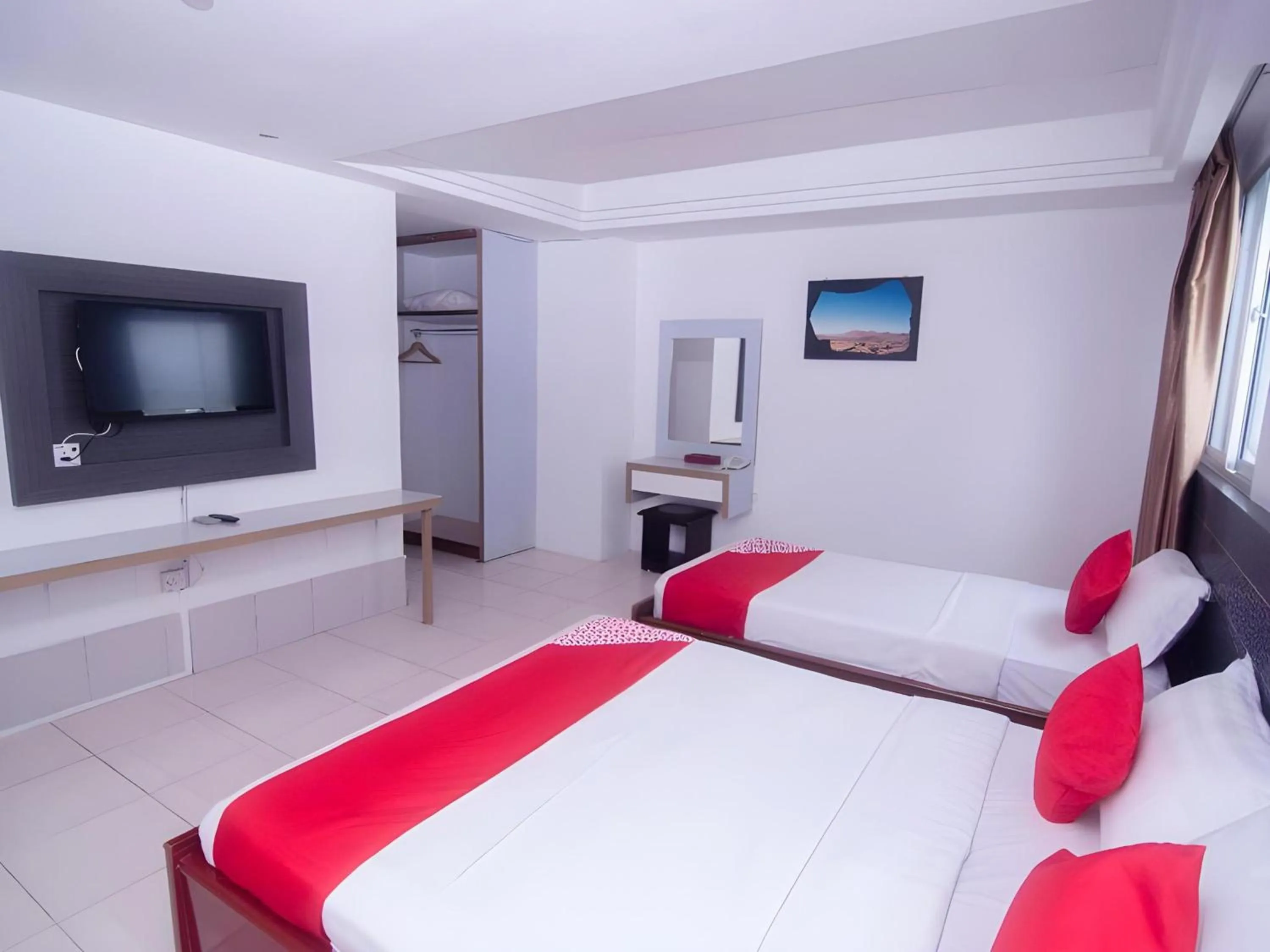 Photo of the whole room, Bed in Hotel O Mayfair Hotel