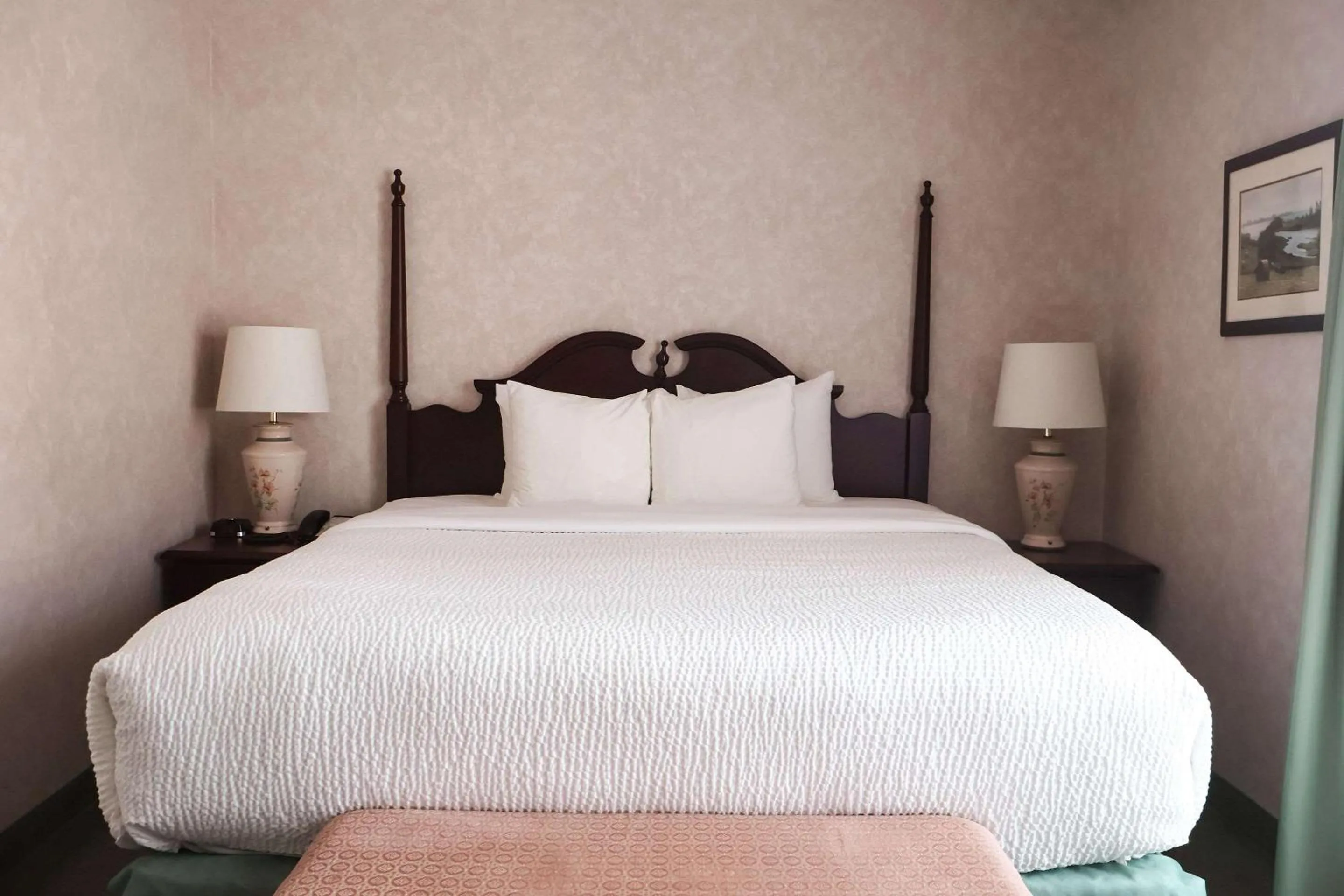 Bedroom, Bed in Quality Inn & Suites Downtown