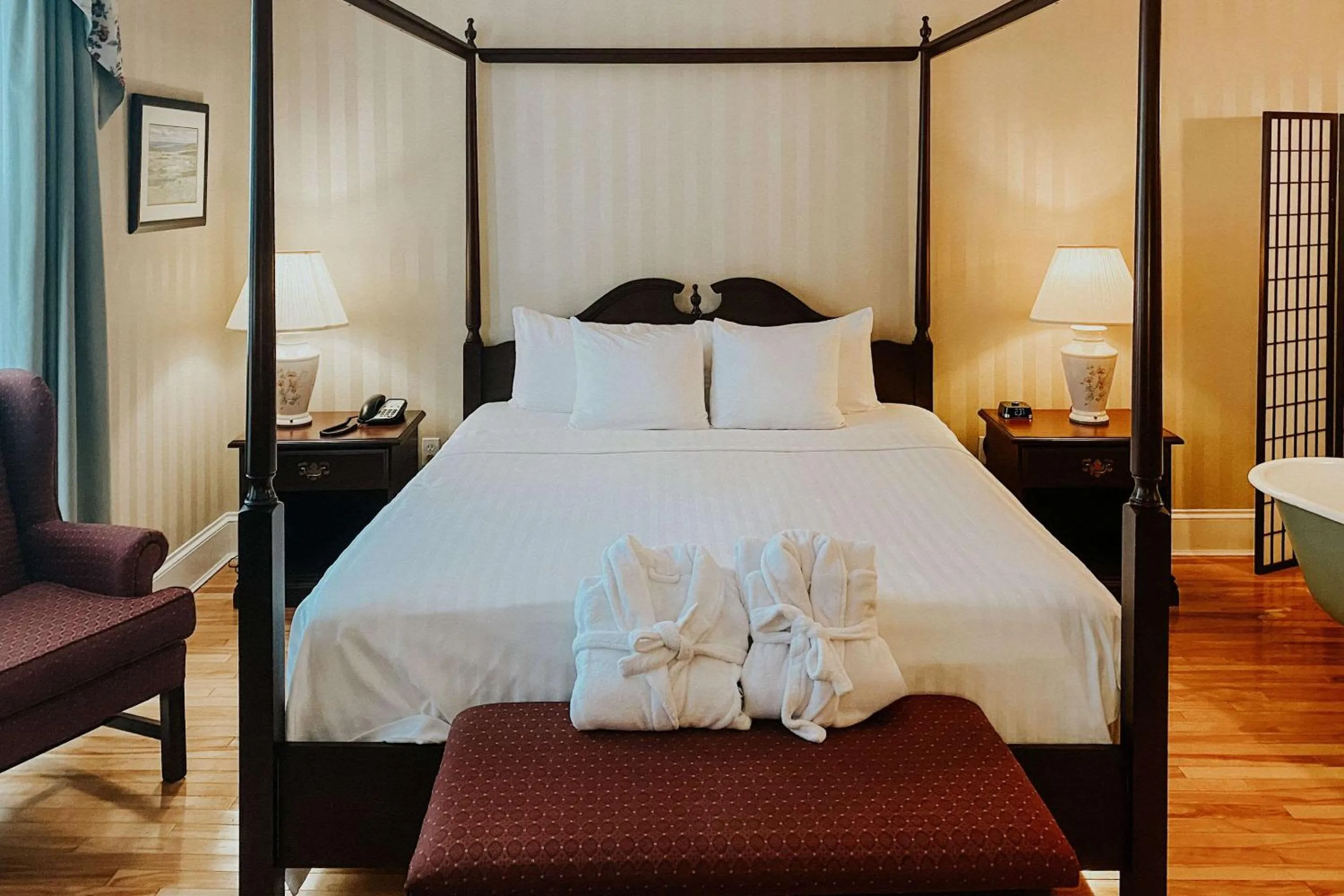 Bedroom, Bed in Quality Inn & Suites Downtown