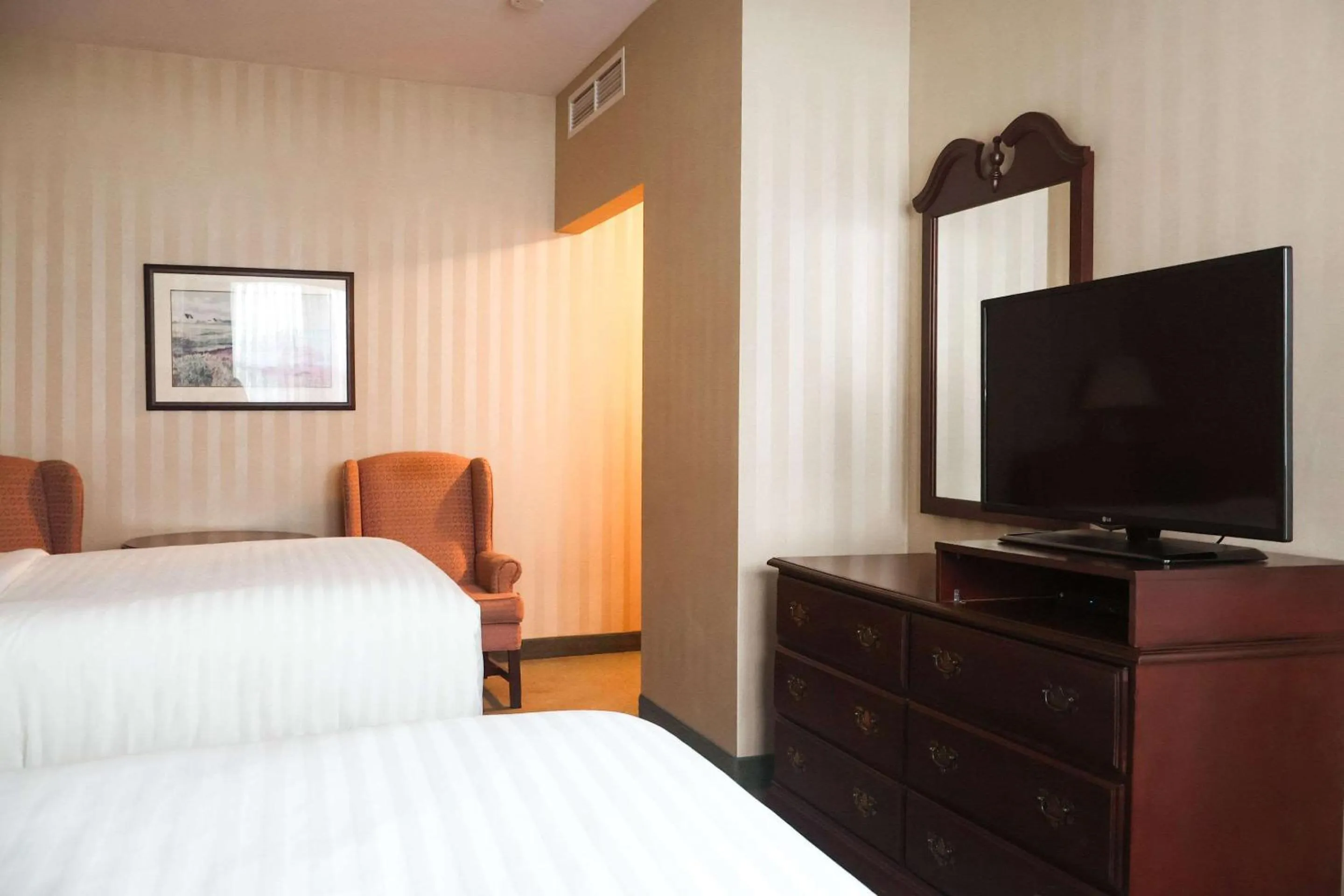 Bedroom, Bed in Quality Inn & Suites Downtown