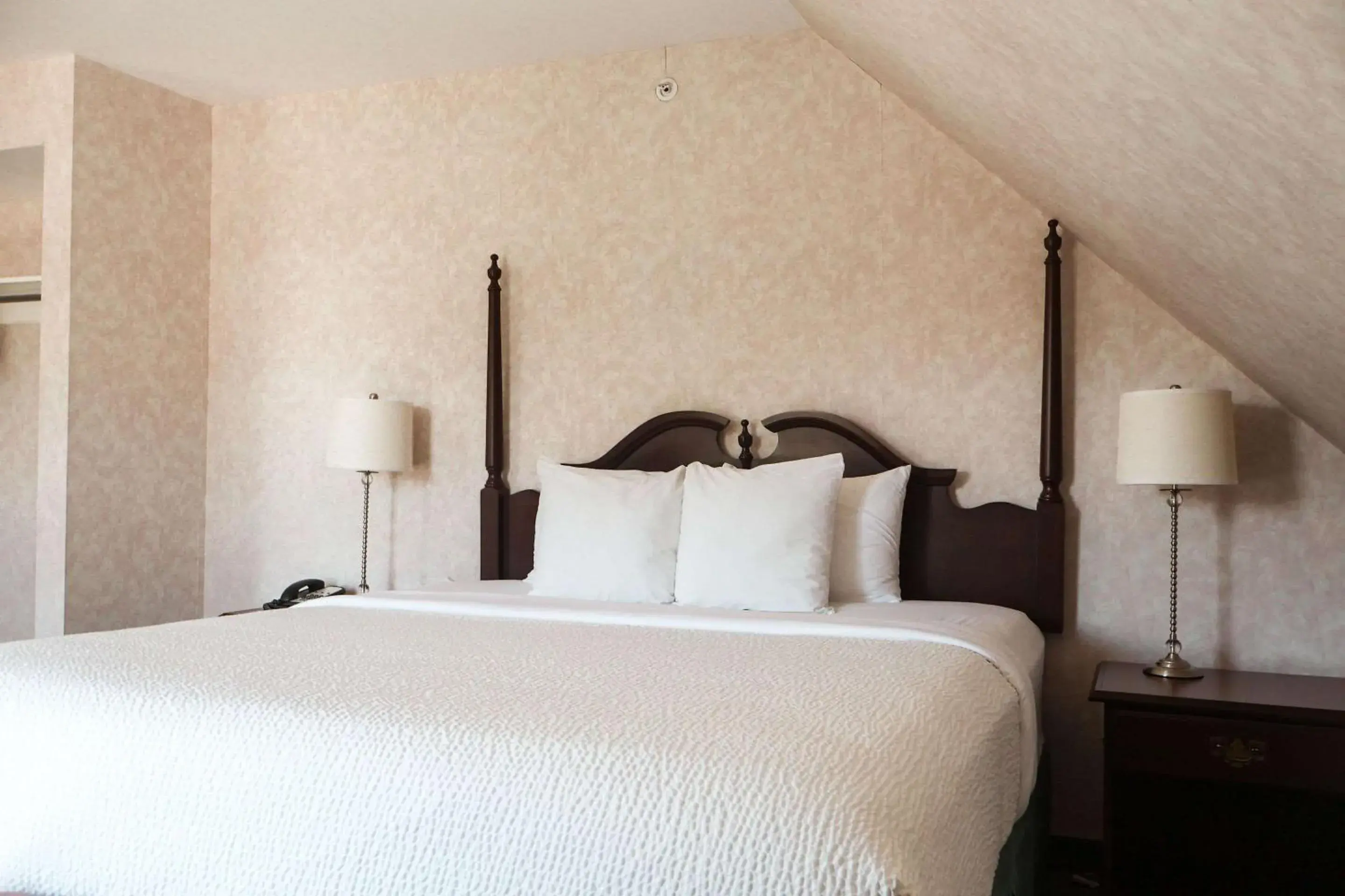 Bedroom, Bed in Quality Inn & Suites Downtown Bedroom, Bed in Quality Inn & Suites Downtown