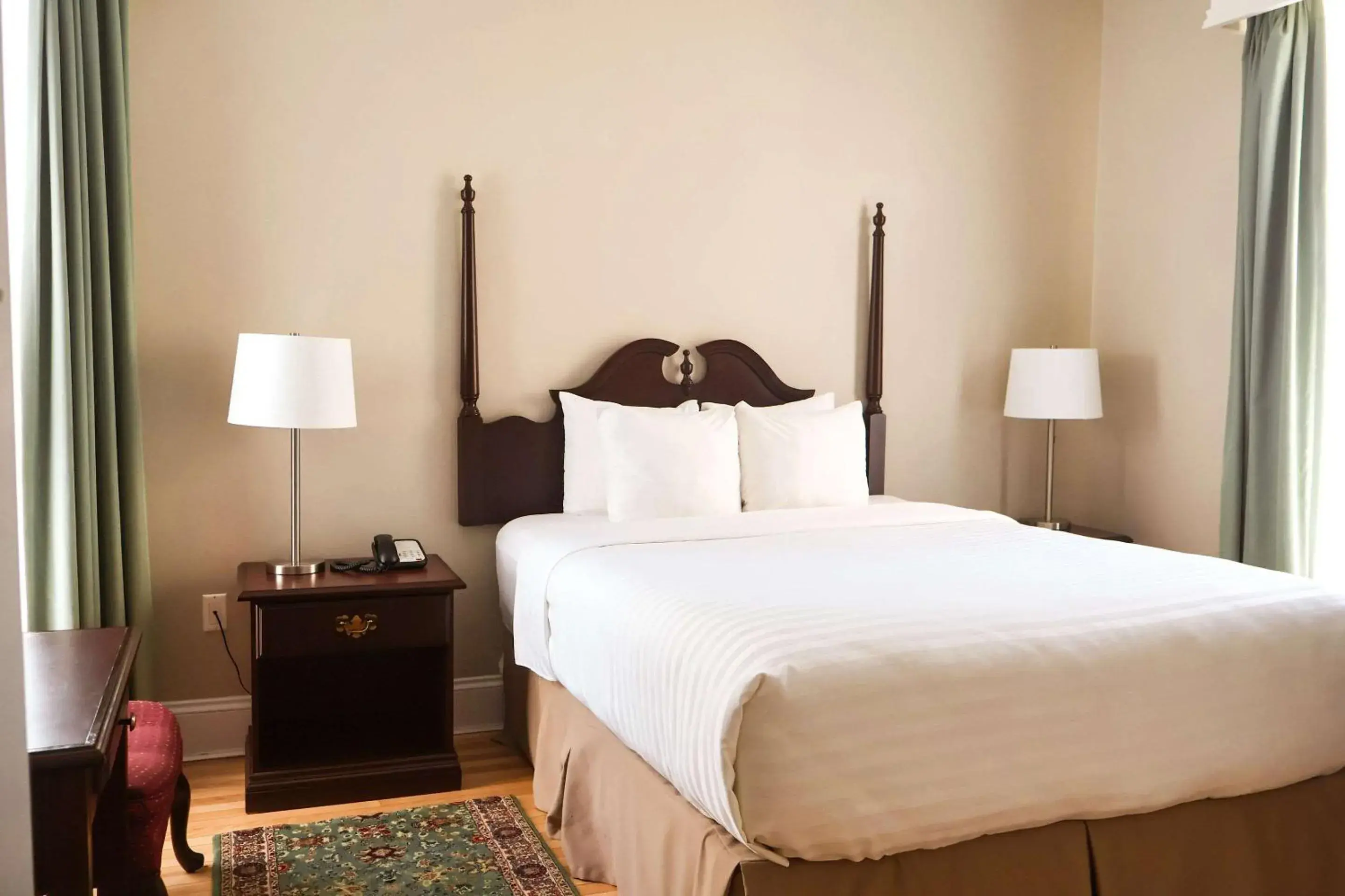 Bedroom, Bed in Quality Inn & Suites Downtown Bedroom, Bed in Quality Inn & Suites Downtown