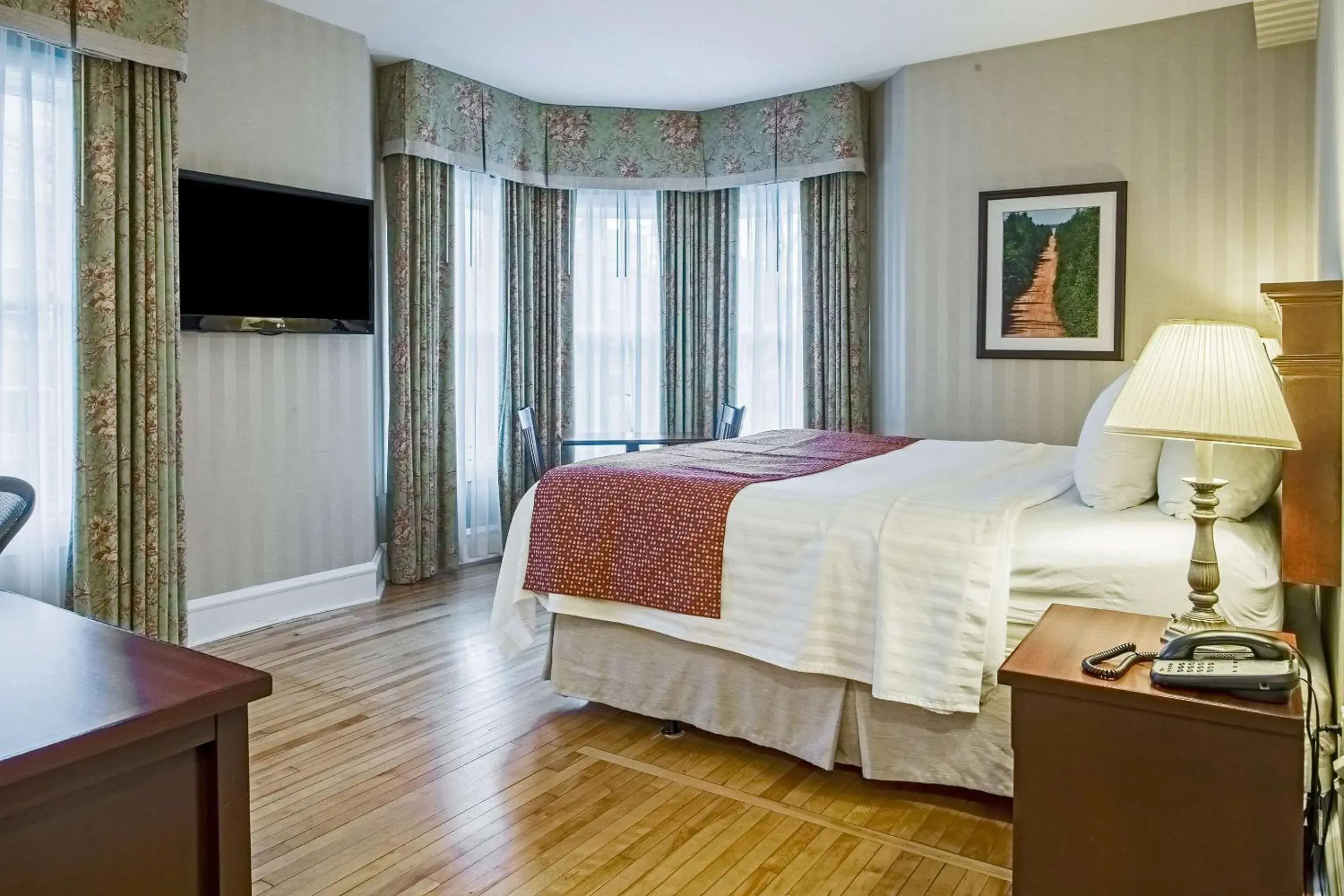 Bedroom, Bed in Quality Inn & Suites Downtown Bedroom, Bed in Quality Inn & Suites Downtown