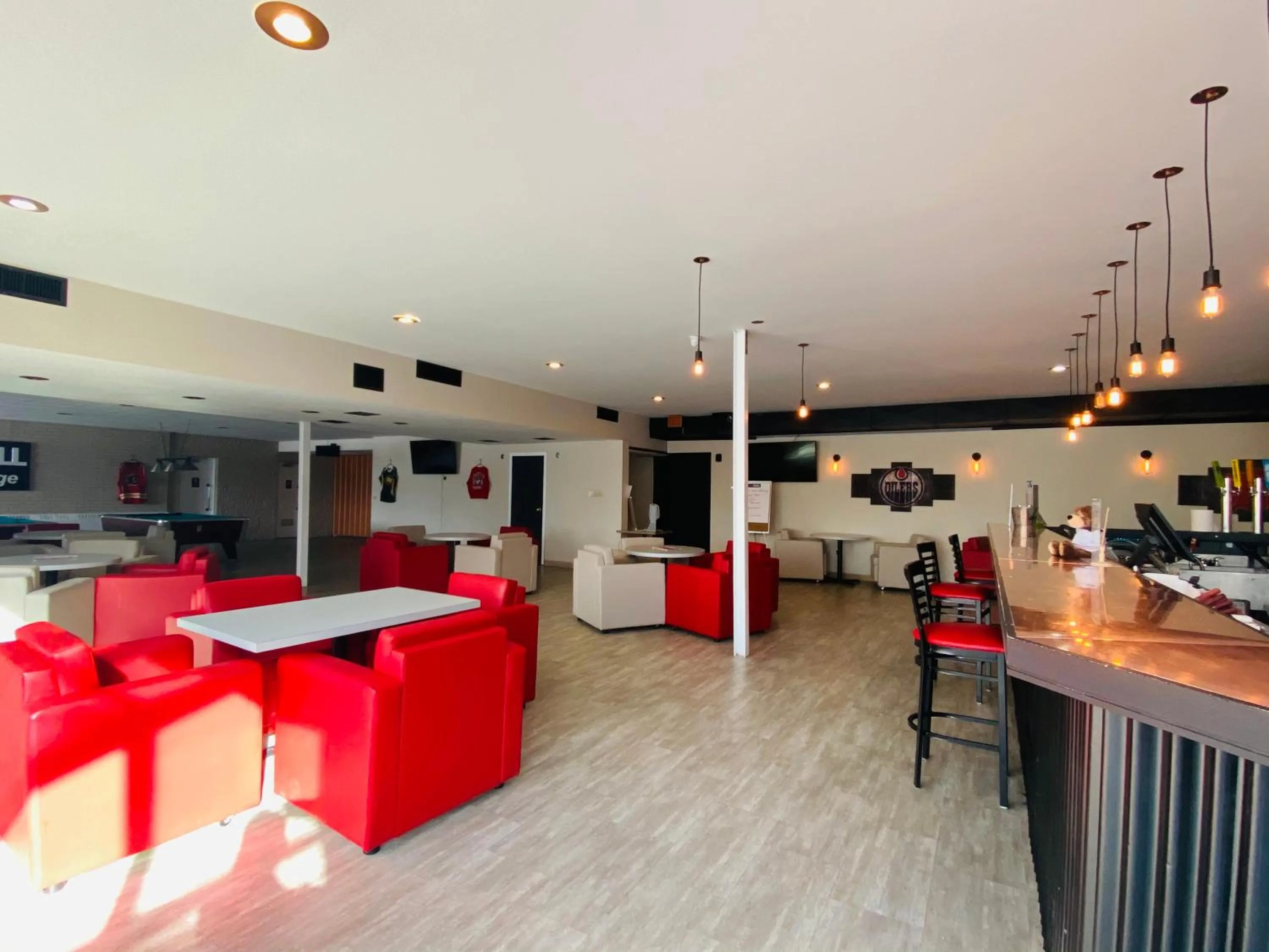 Restaurant/places to eat in Ramada by Wyndham Whitecourt