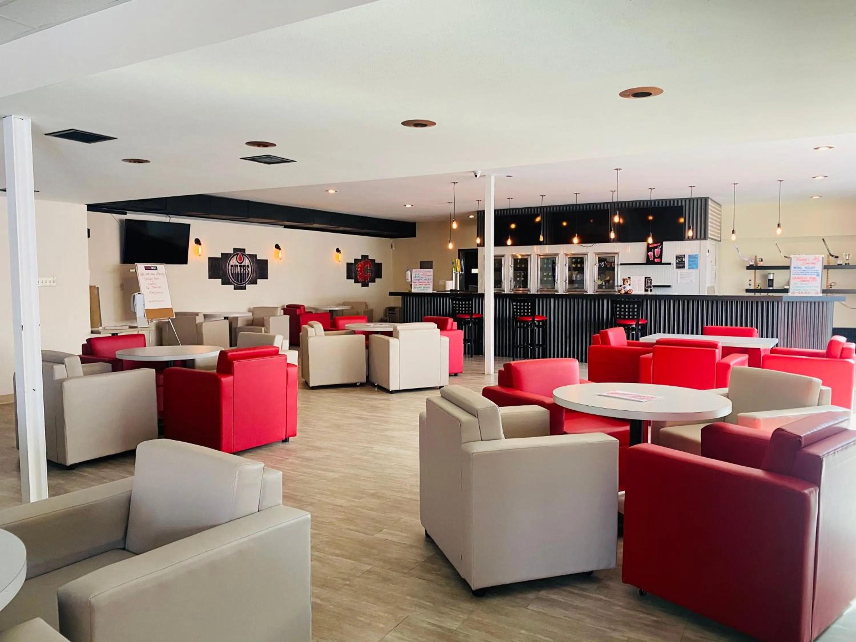 Lounge or bar in Ramada by Wyndham Whitecourt