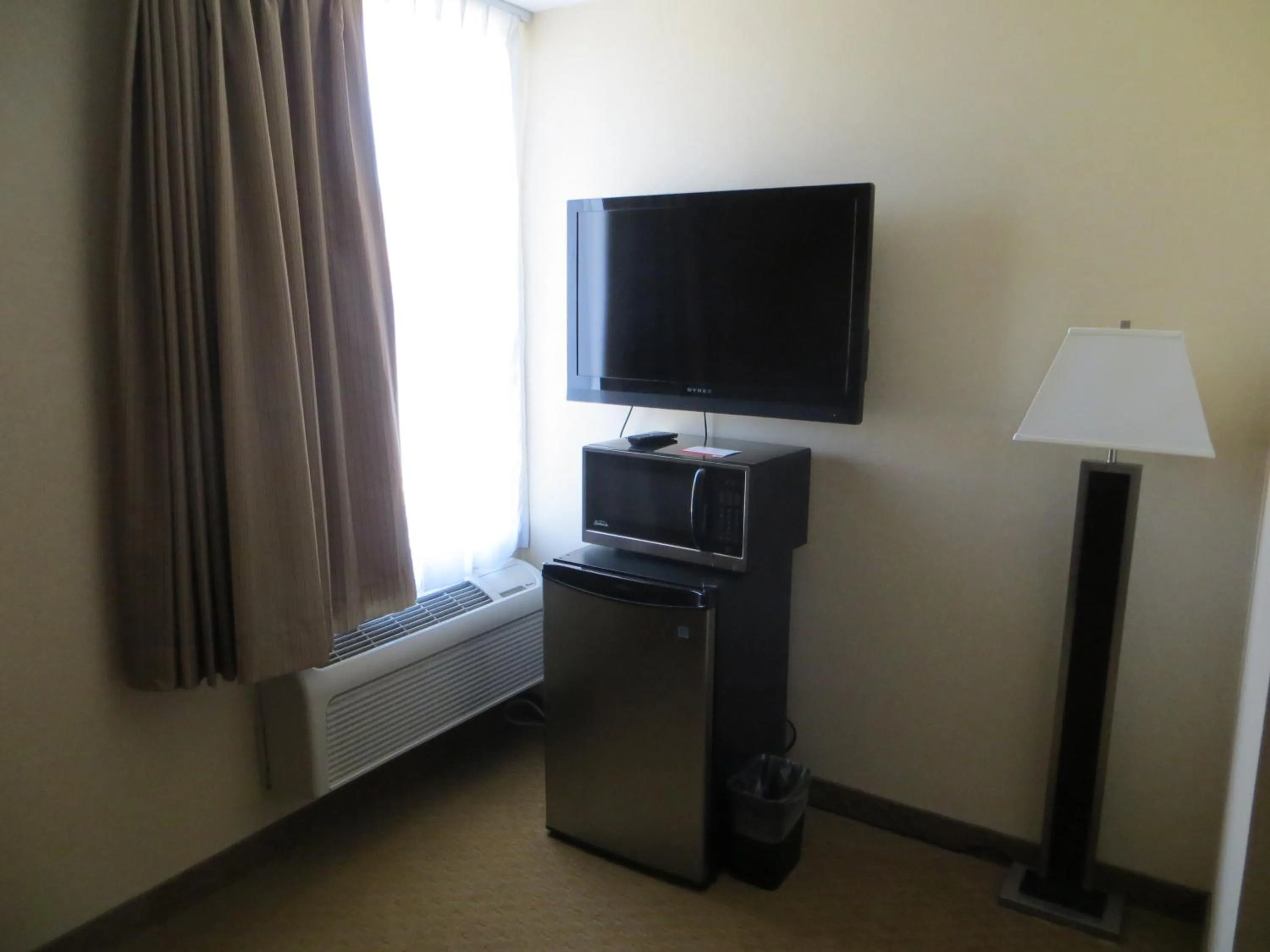 TV and multimedia, TV/Entertainment Center in New Lodge Winnipeg