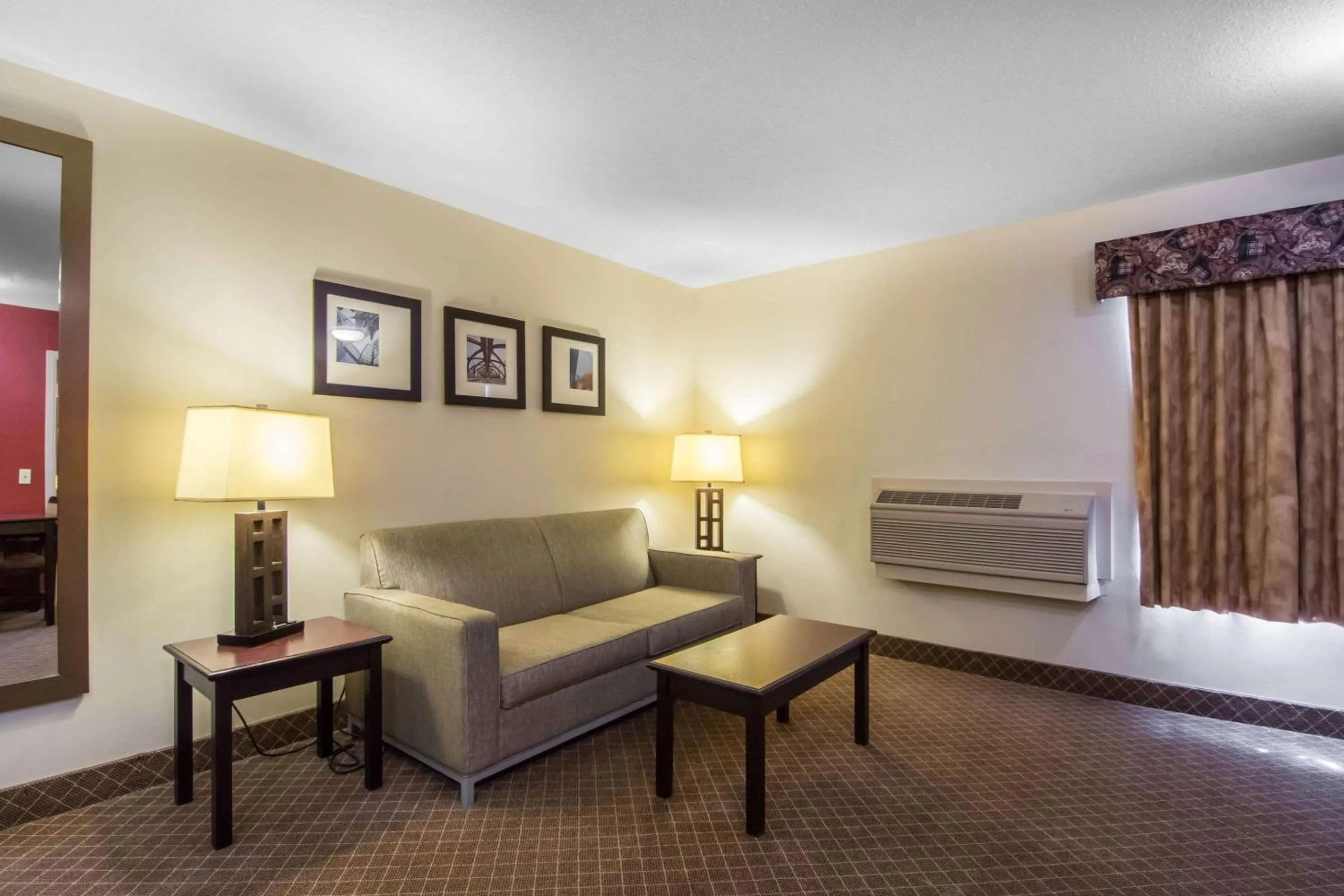 Photo of the whole room in Comfort Inn & Suites Airport South