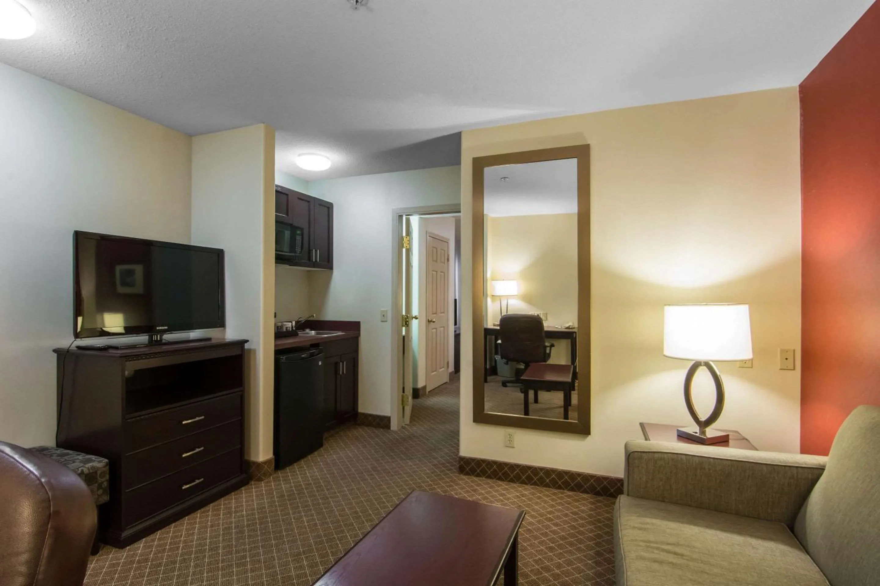 Photo of the whole room in Comfort Inn & Suites Airport South
