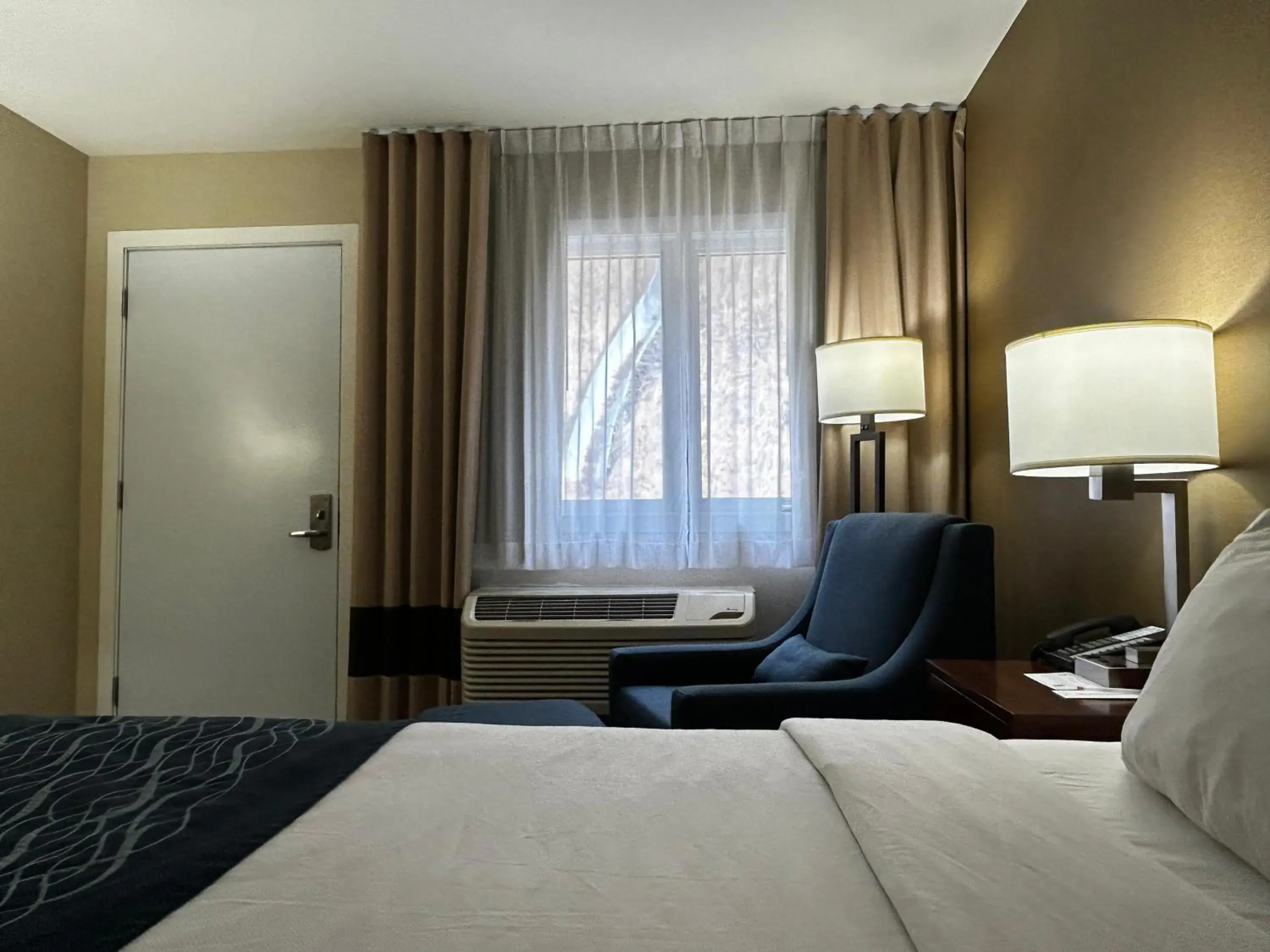 Bed in Comfort Inn Bed in Comfort Inn