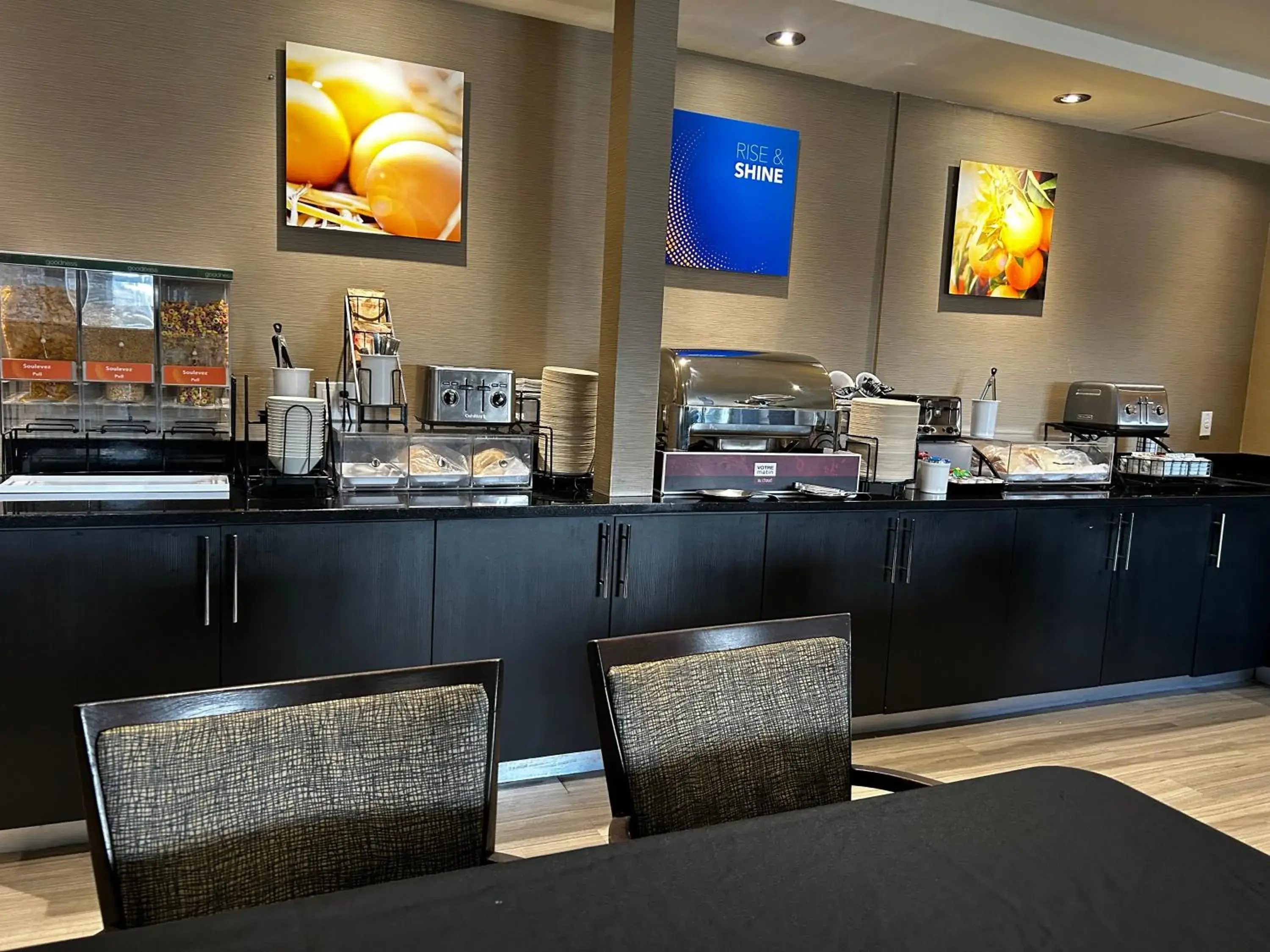 Buffet breakfast in Comfort Inn Buffet breakfast in Comfort Inn