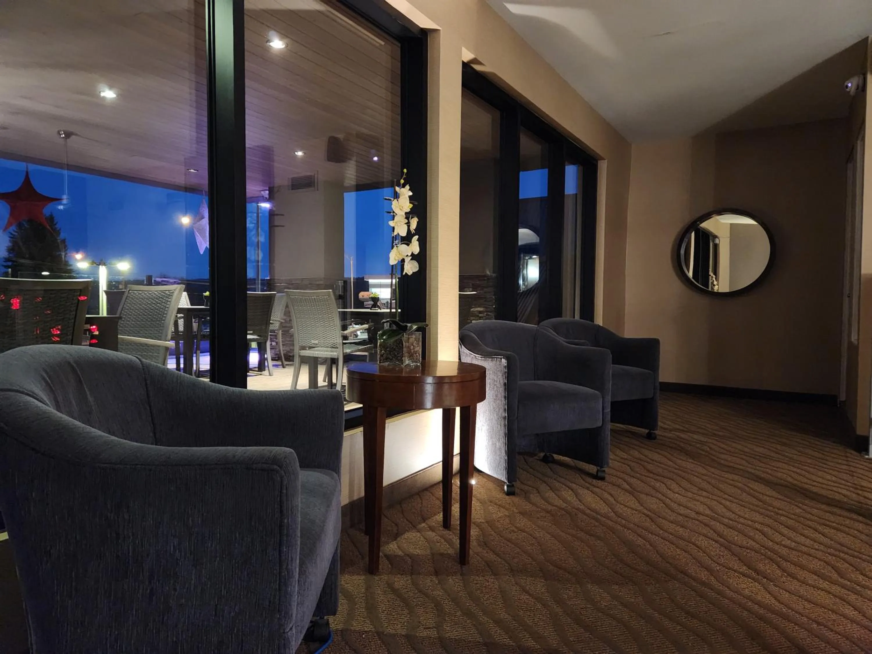 Seating area in Comfort Inn