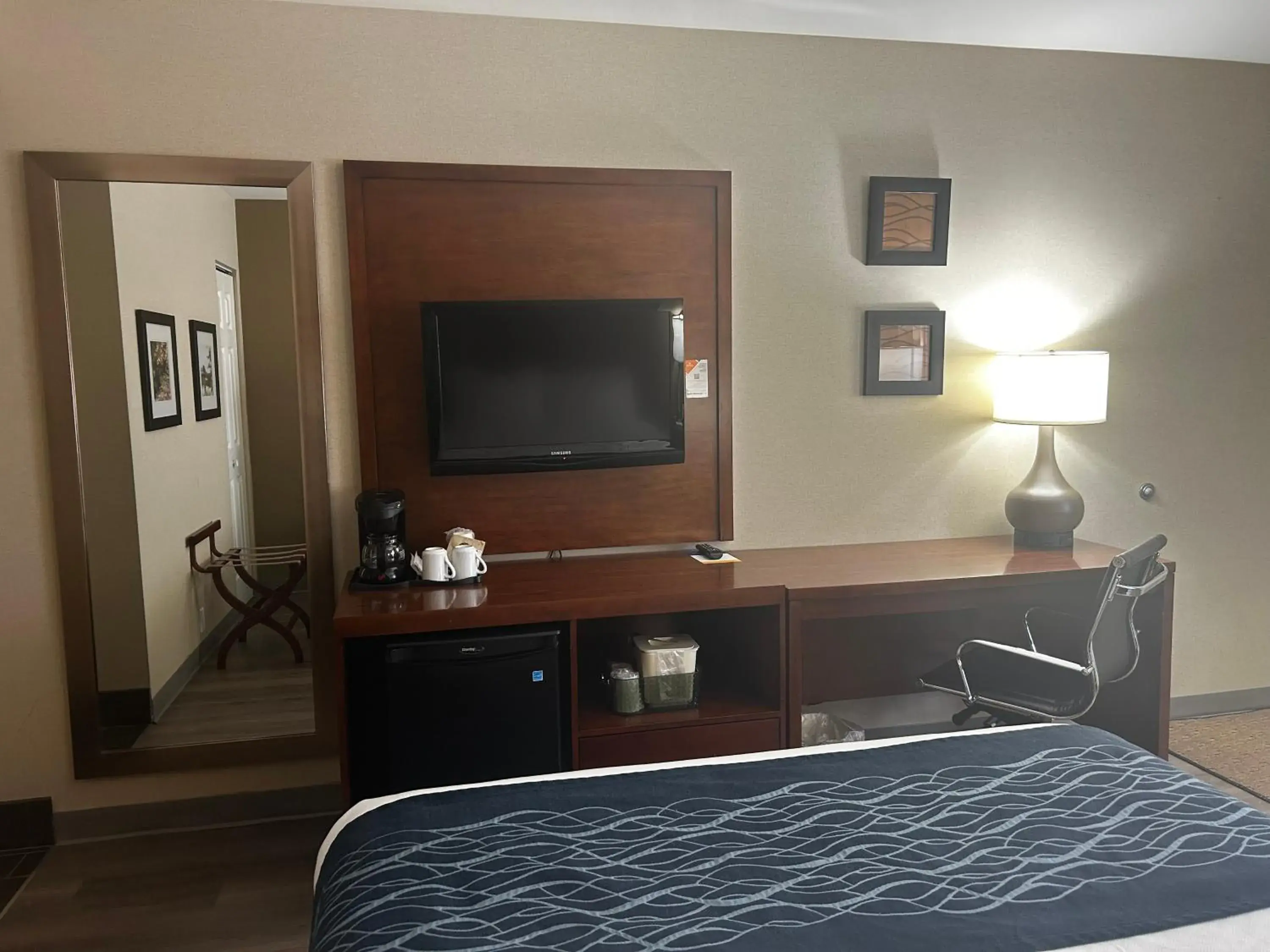 Bed in Comfort Inn Bed in Comfort Inn