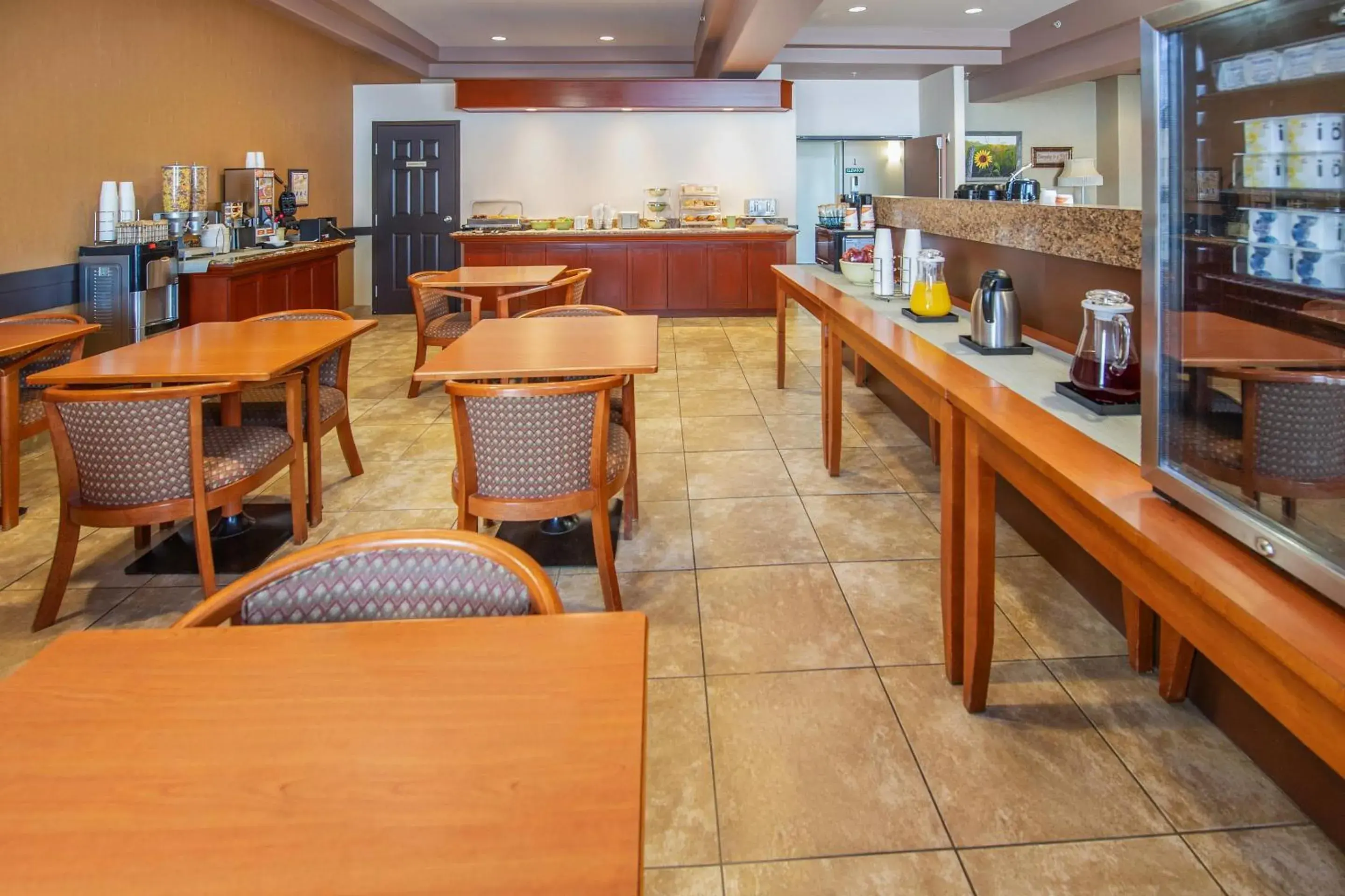 Breakfast in Quality Inn & Suites Breakfast in Quality Inn & Suites