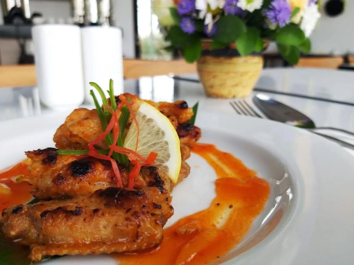 Restaurant/places to eat in Front One Hotel Tulungagung