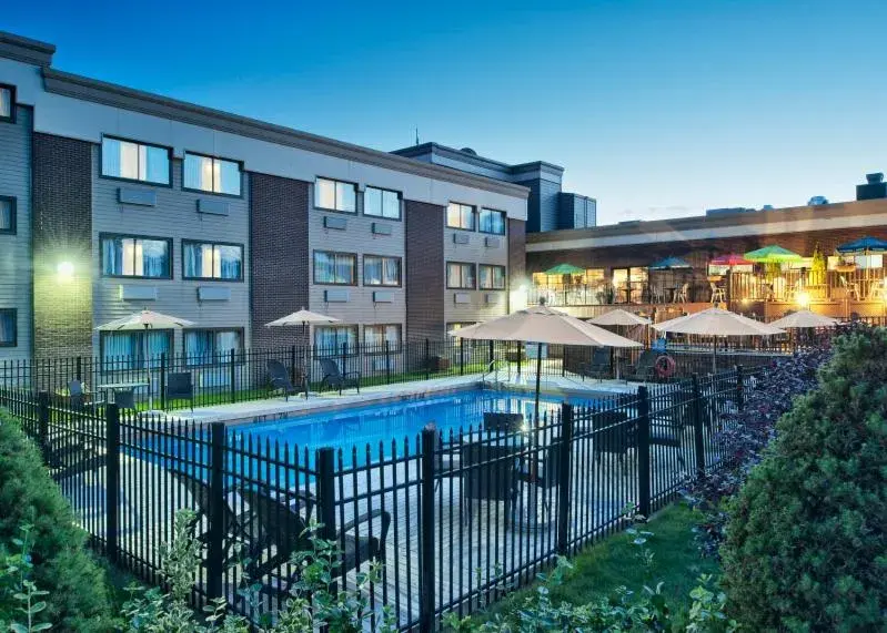 Swimming pool in HFX Airport Hotel Swimming pool in HFX Airport Hotel
