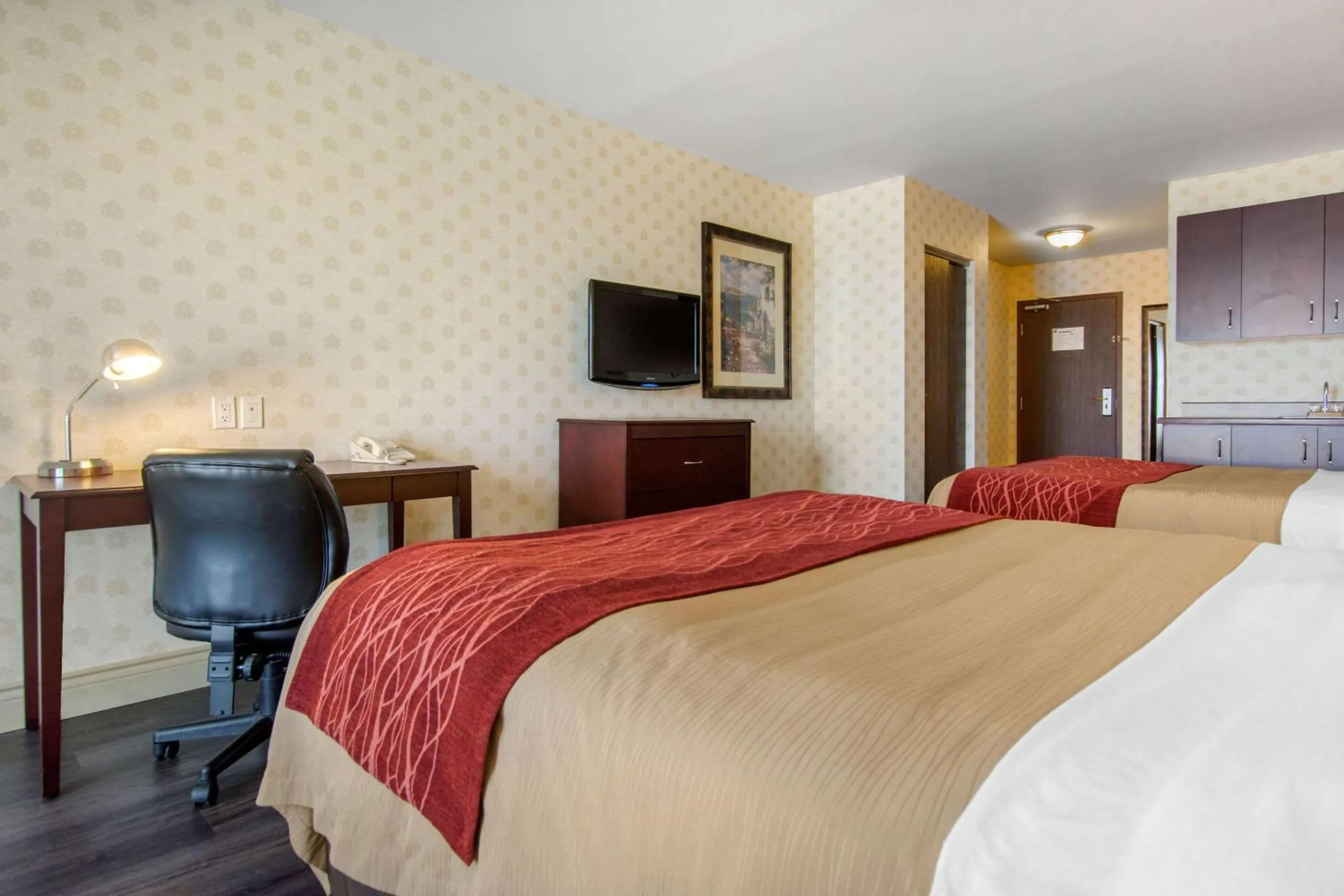 Photo of the whole room, Bed in Comfort Inn & Suites