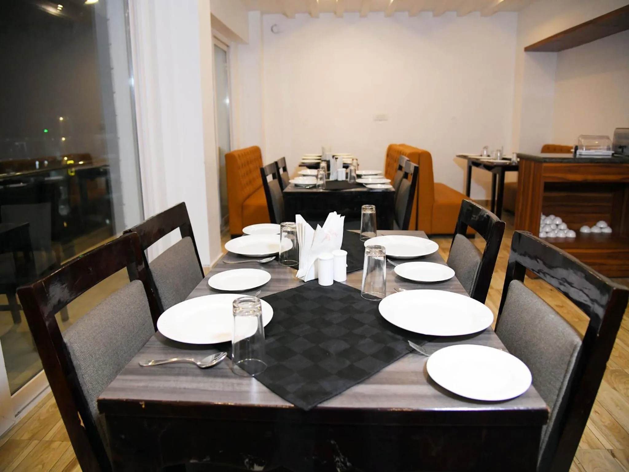 Restaurant/places to eat in Hotel Trinity Heights