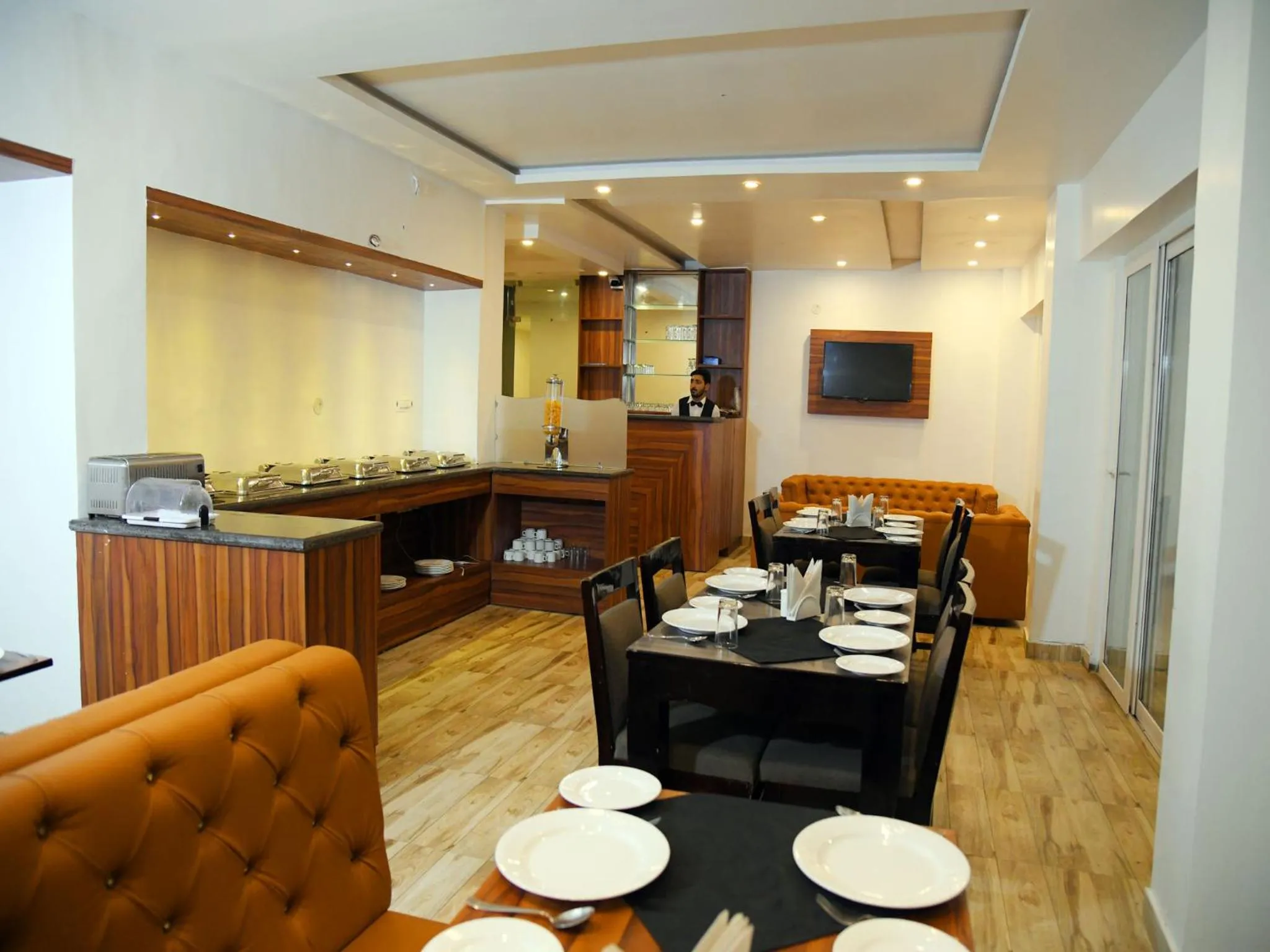 Restaurant/places to eat in Hotel Trinity Heights