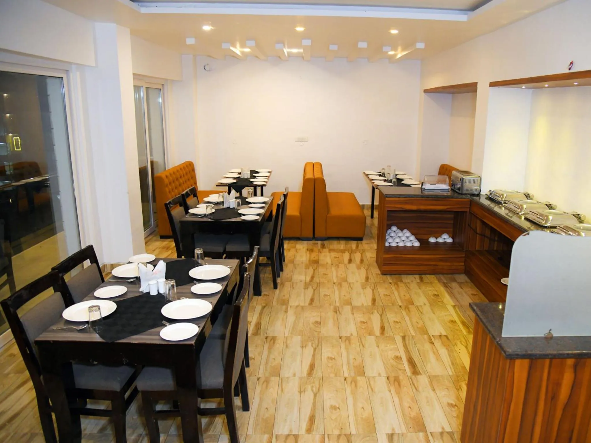 Restaurant/places to eat in Hotel Trinity Heights