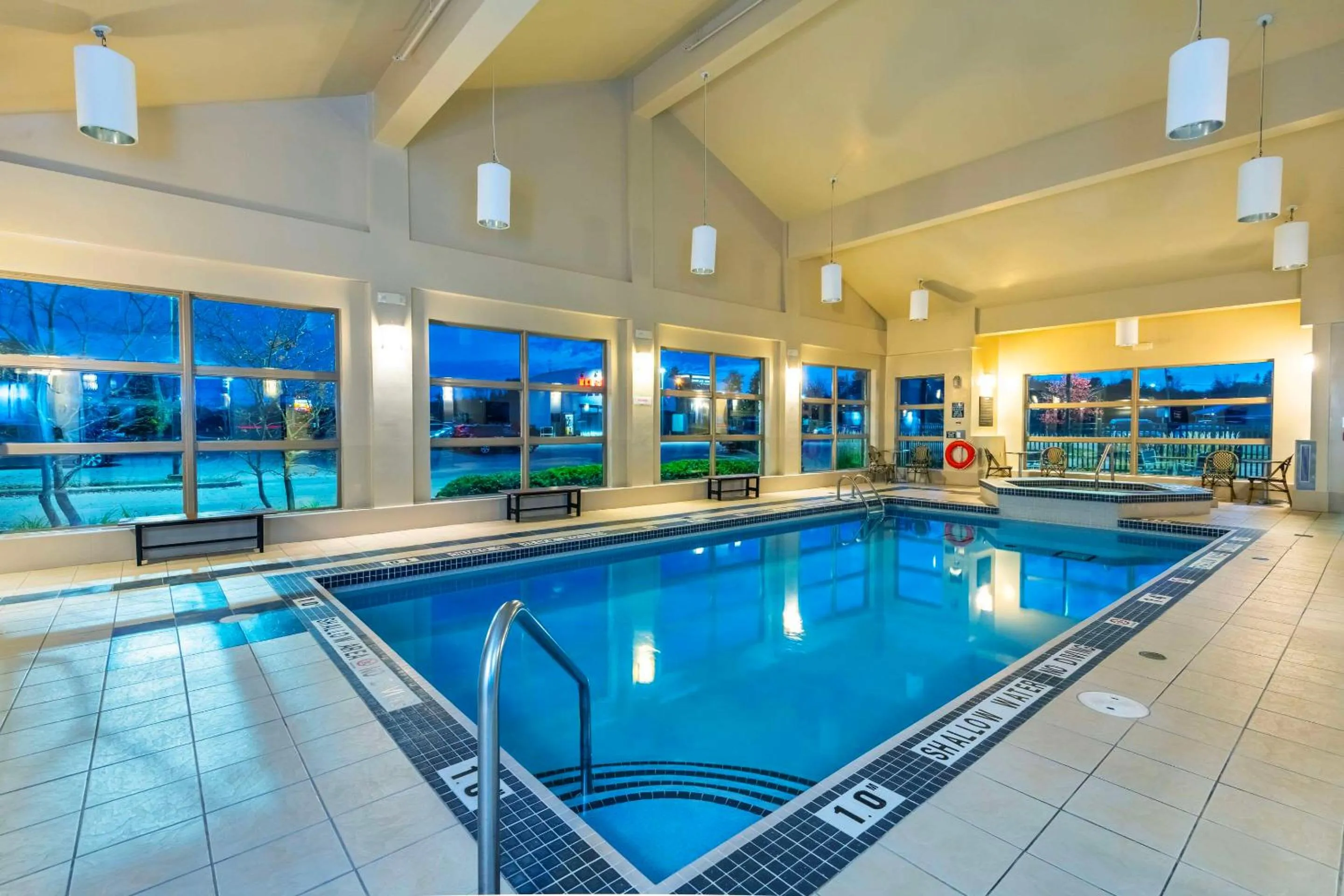 Swimming pool in Quality Inn & Suites