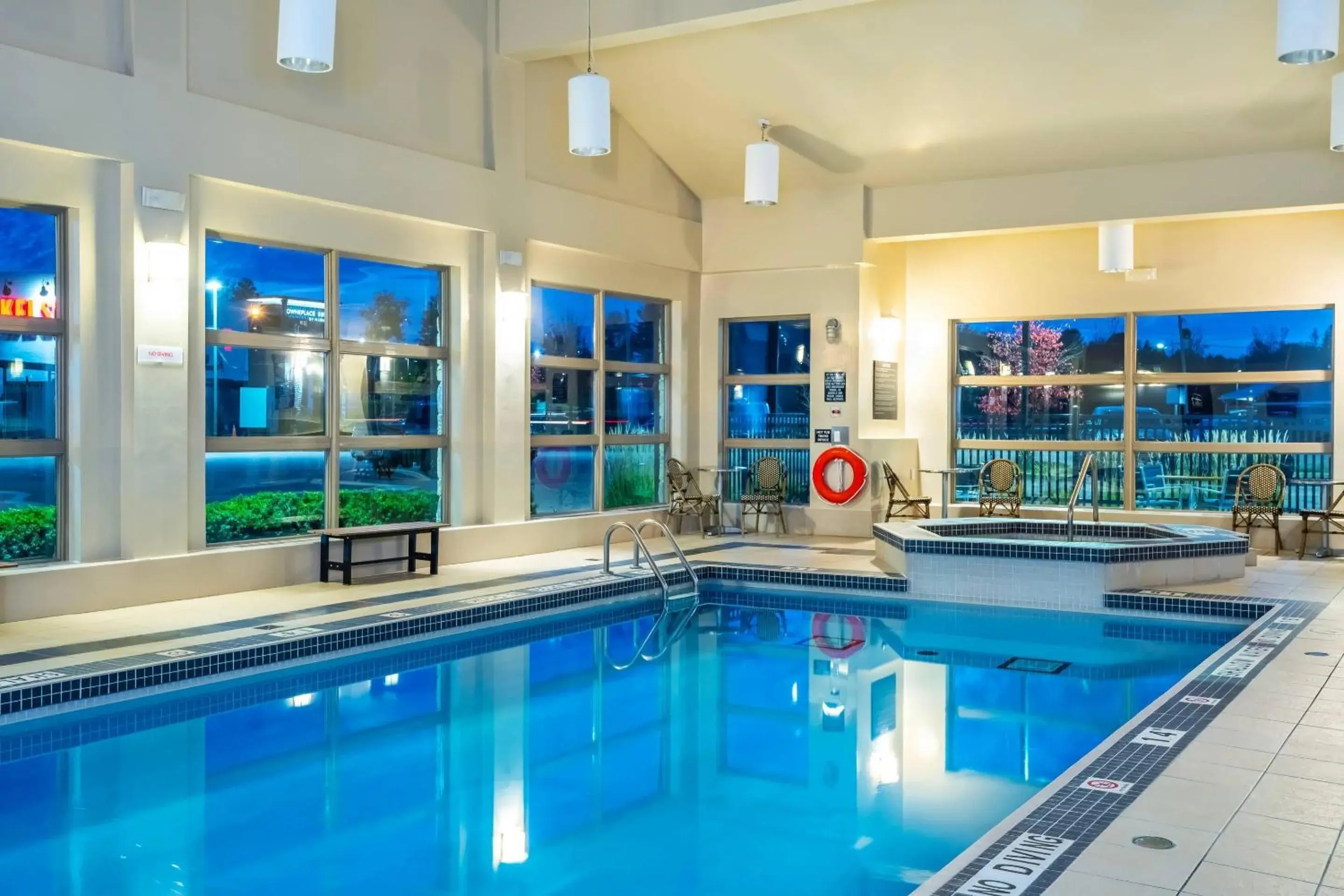 Swimming pool in Quality Inn & Suites Swimming pool in Quality Inn & Suites