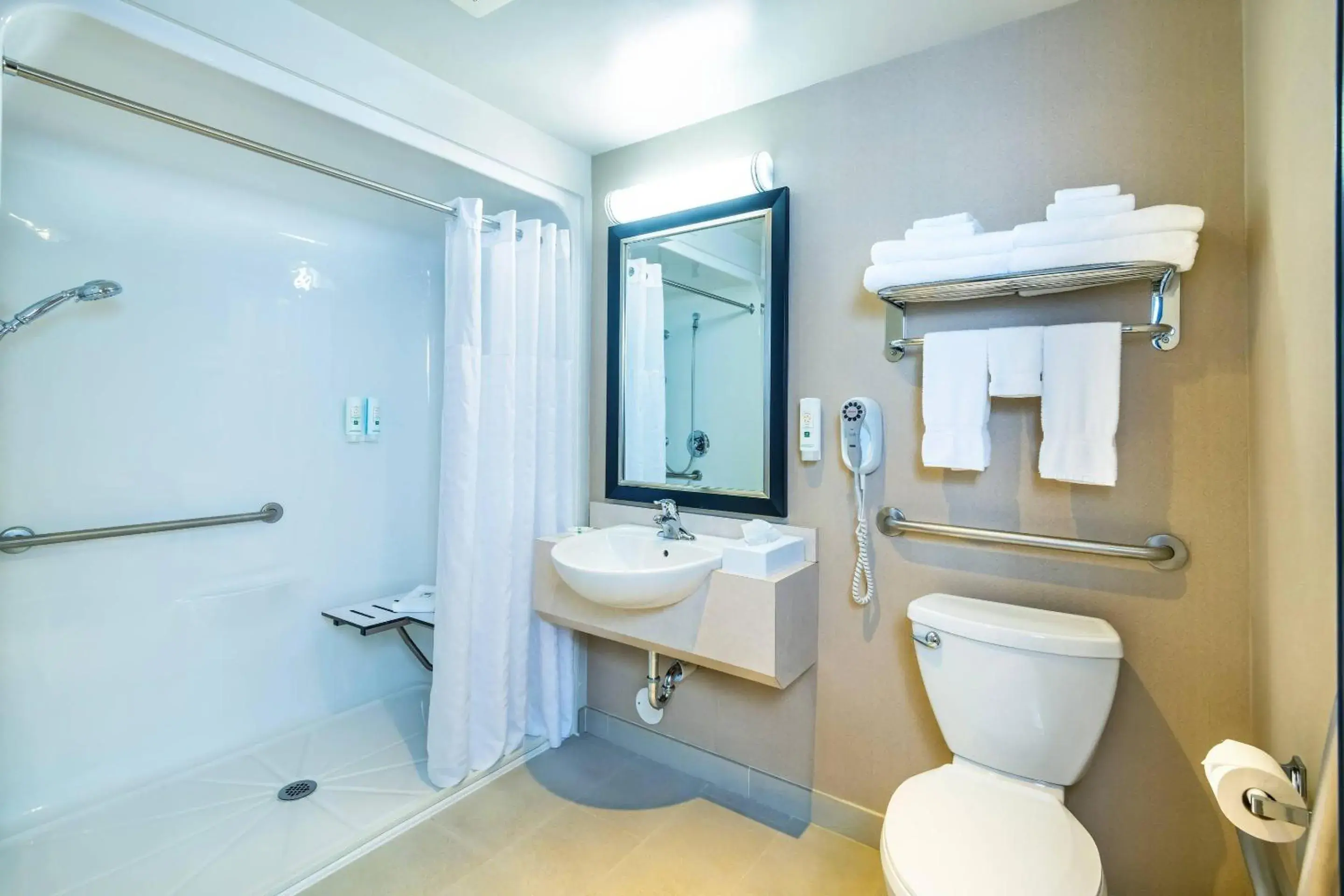 Bedroom in Quality Inn & Suites Bedroom in Quality Inn & Suites