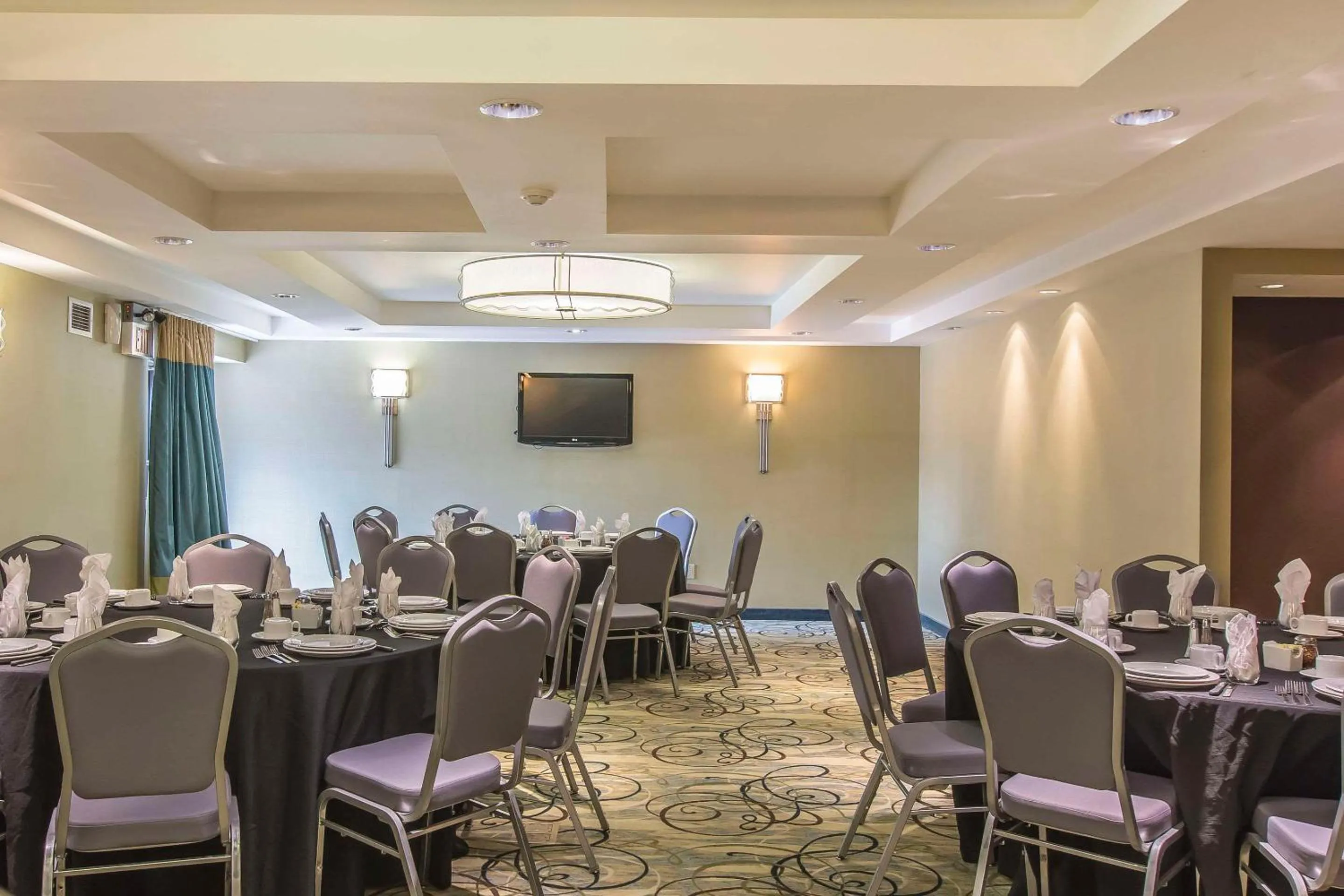 Meeting/conference room in Quattro Hotel & Conf Centre, an Ascend Collection Hotel