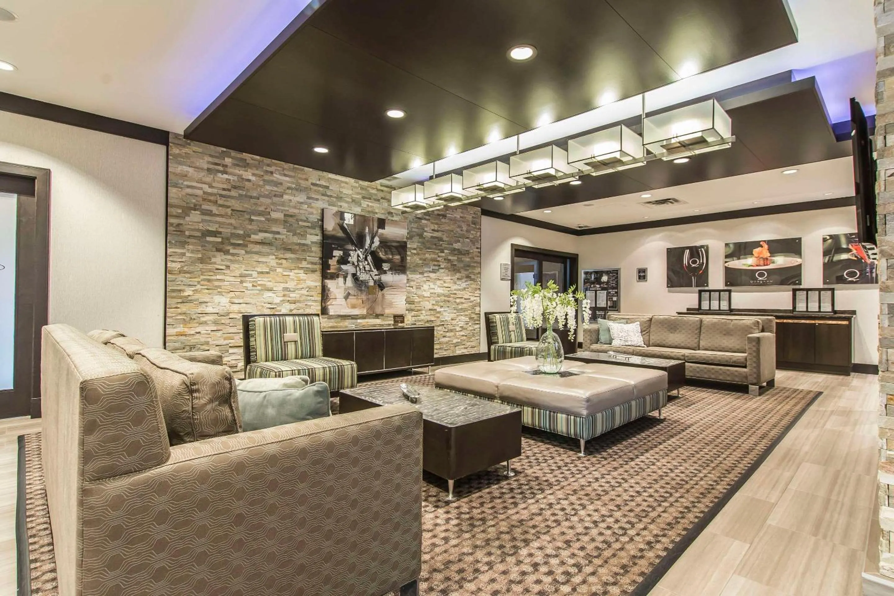 Lobby or reception in Quattro Hotel & Conf Centre, an Ascend Collection Hotel