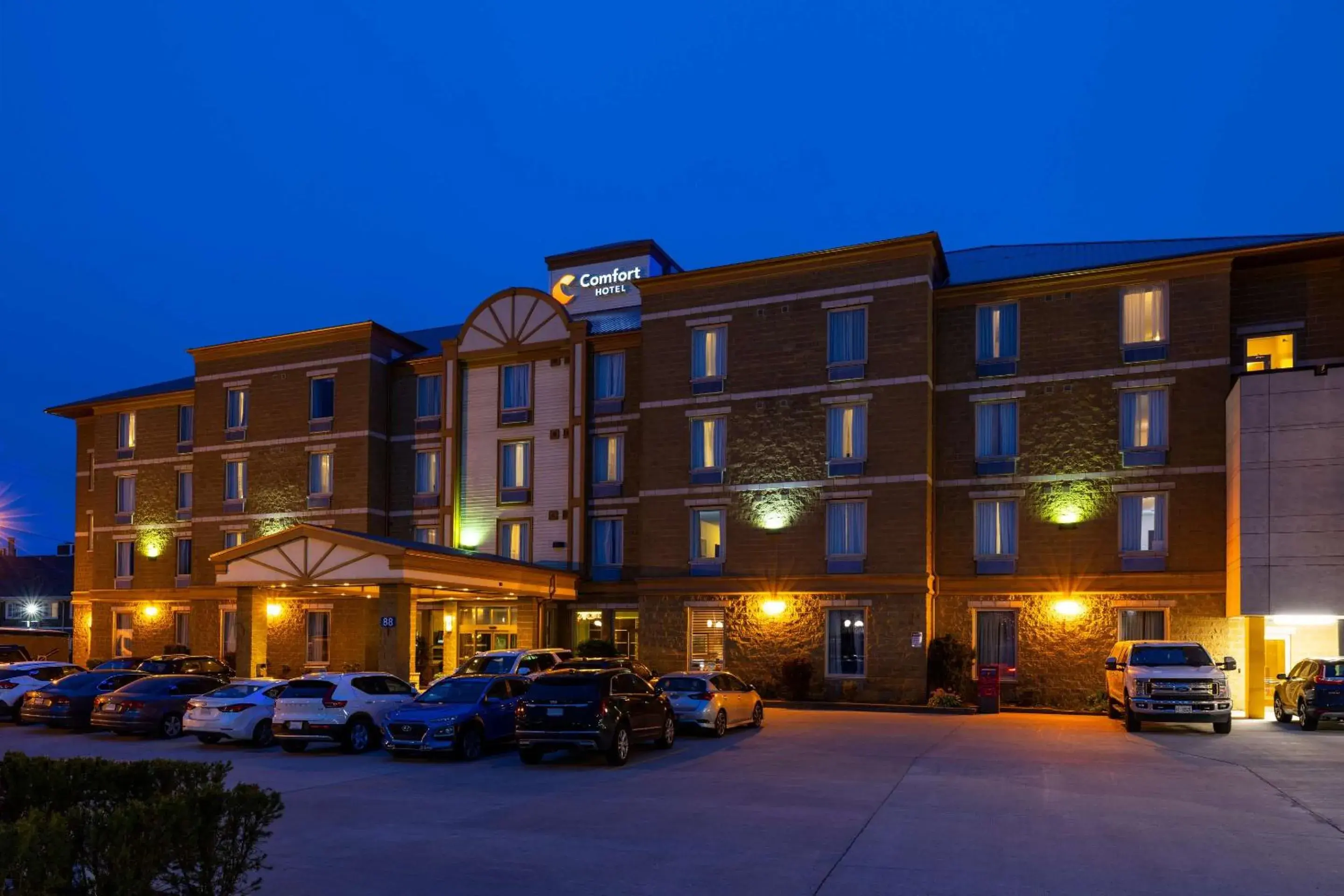 Property building in Comfort Hotel Bayer's Lake Property building in Comfort Hotel Bayer's Lake