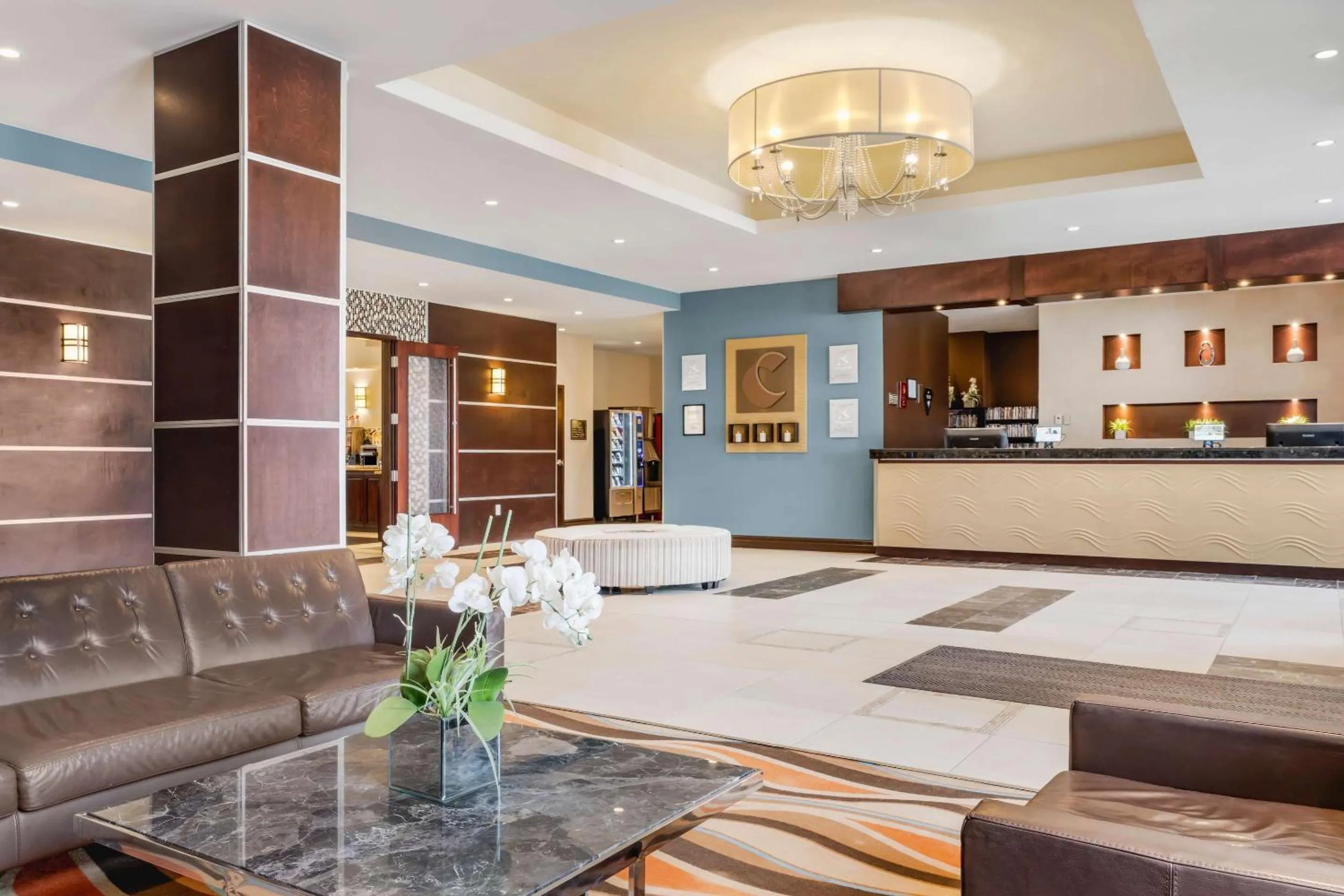 Lobby or reception in Comfort Hotel Bayer's Lake