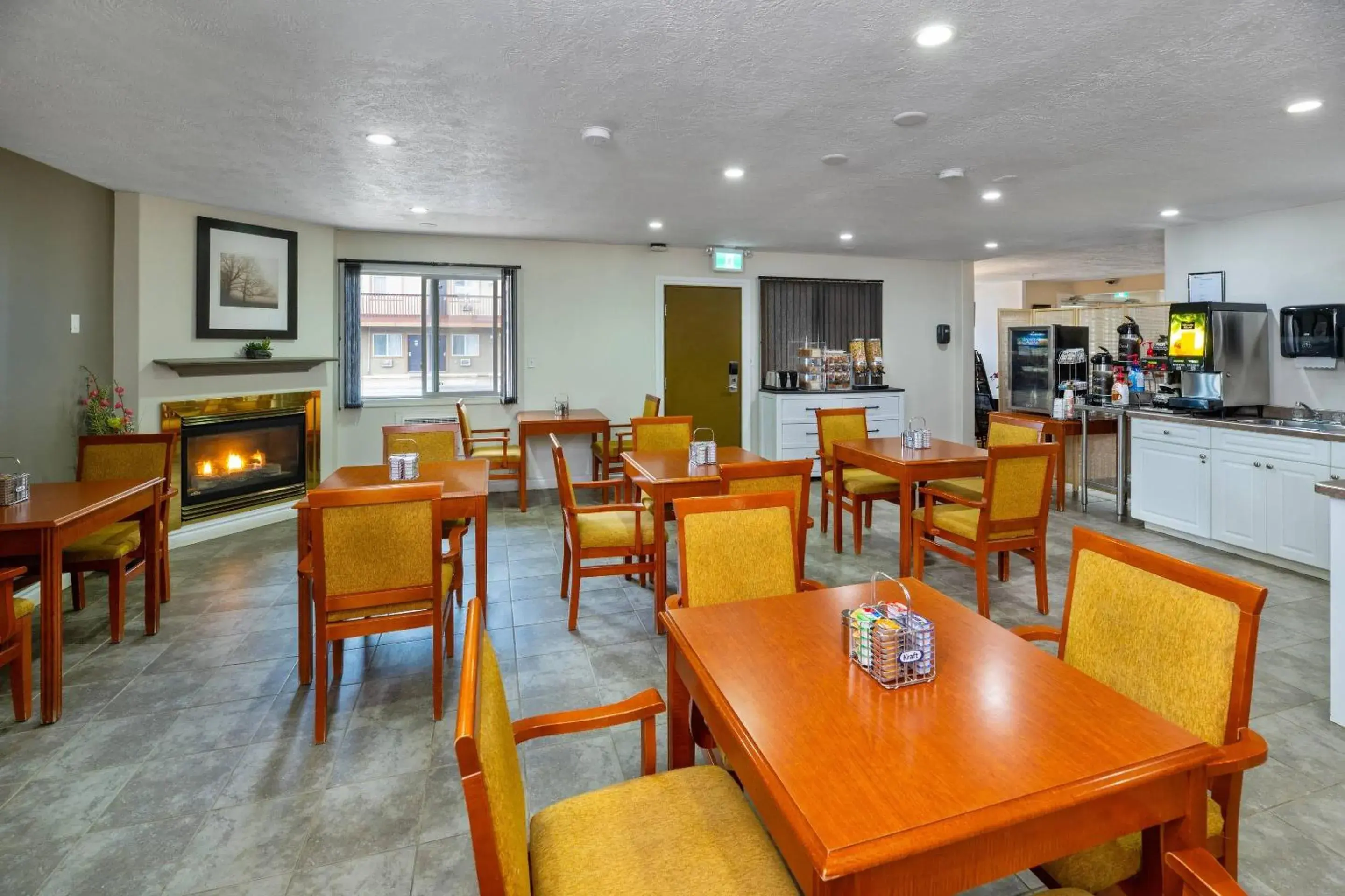 Breakfast in Econo Lodge Inn & Suites High Level Breakfast in Econo Lodge Inn & Suites High Level