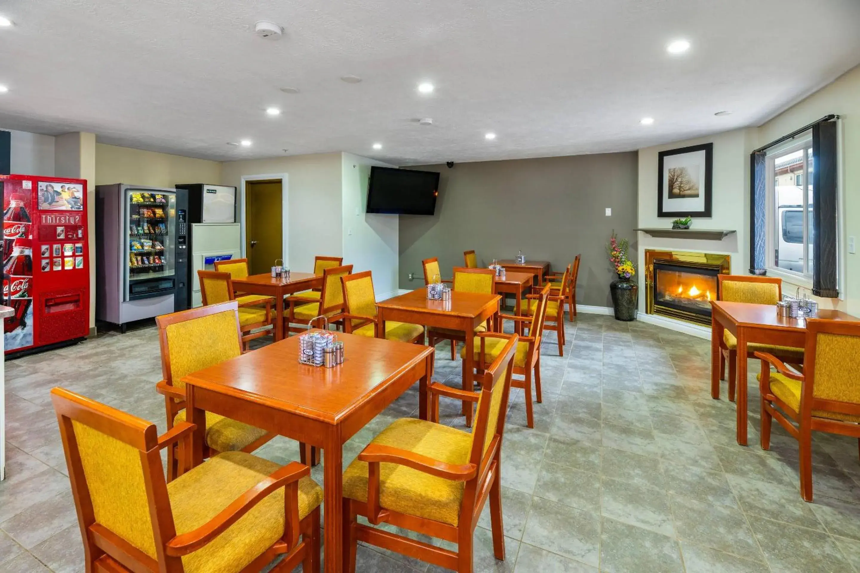 Breakfast in Econo Lodge Inn & Suites High Level Breakfast in Econo Lodge Inn & Suites High Level