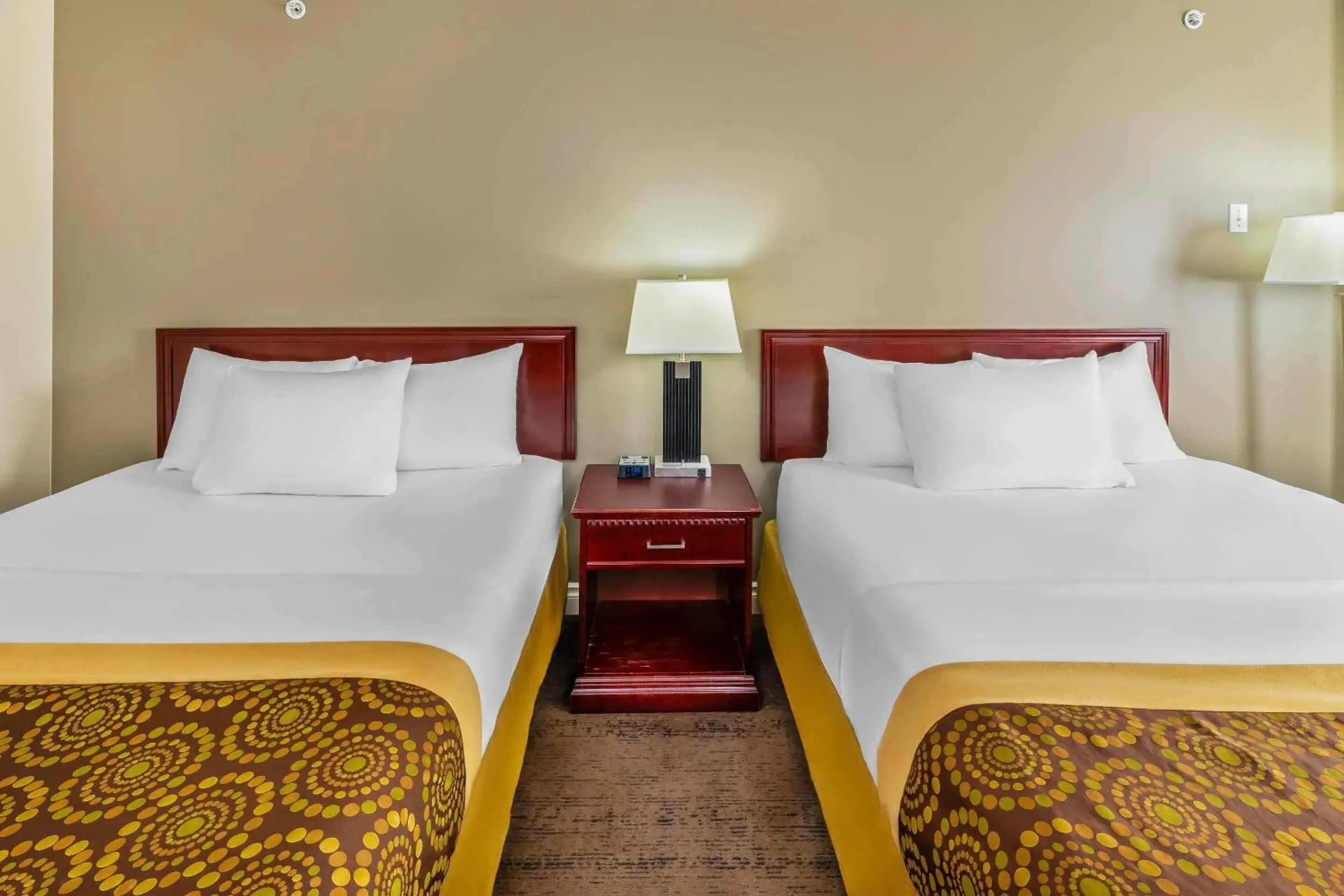 Bedroom, Bed in Econo Lodge Inn & Suites High Level Bedroom, Bed in Econo Lodge Inn & Suites High Level